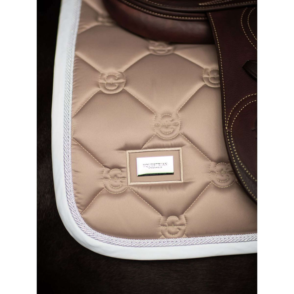 Equestrian Stockholm Zadeldekje Springen Sand