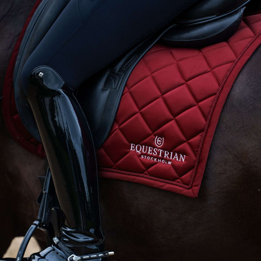 Equestrian Stockholm Zadeldekje Line Dressuur Bordeaux