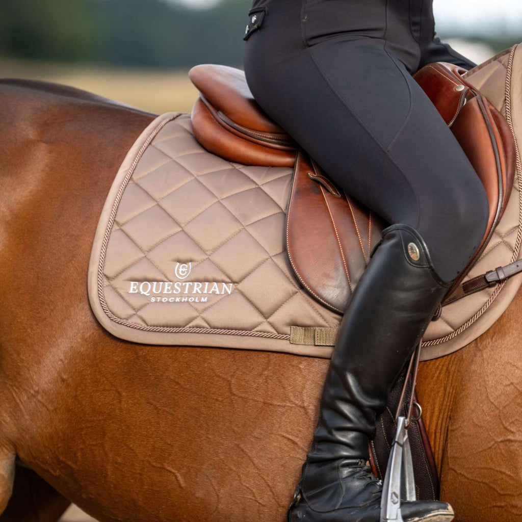 Equestrian Stockholm Zadeldekje Line Springen Champagne