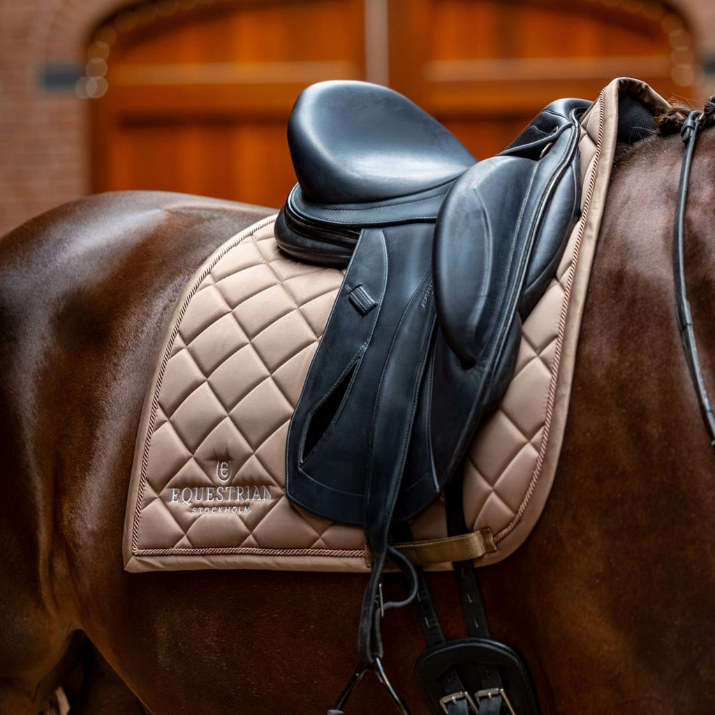 Equestrian Stockholm Zadeldekje Line Dressuur Champagne