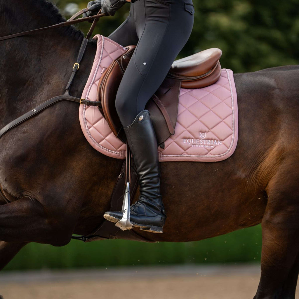 Equestrian Stockholm Zadeldekje Line Springen Roze