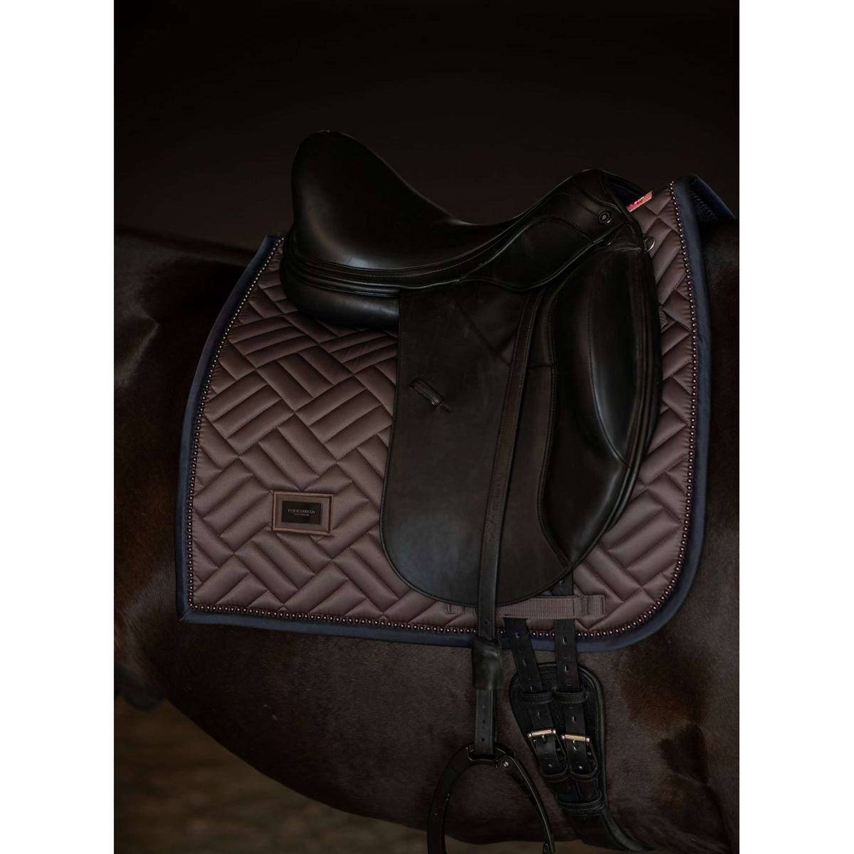 Equestrian Stockholm Zadeldekje Modern Dressuur Modern Mocha