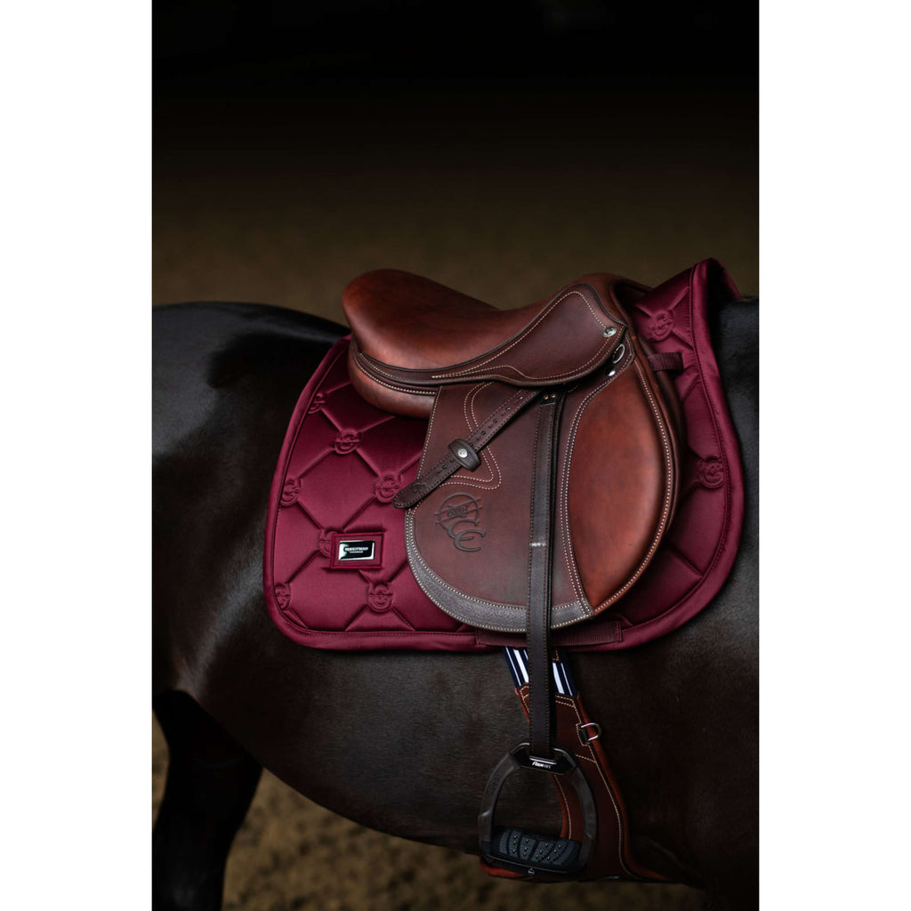 Equestrian Stockholm Zadeldekje Satin Springen Merlot