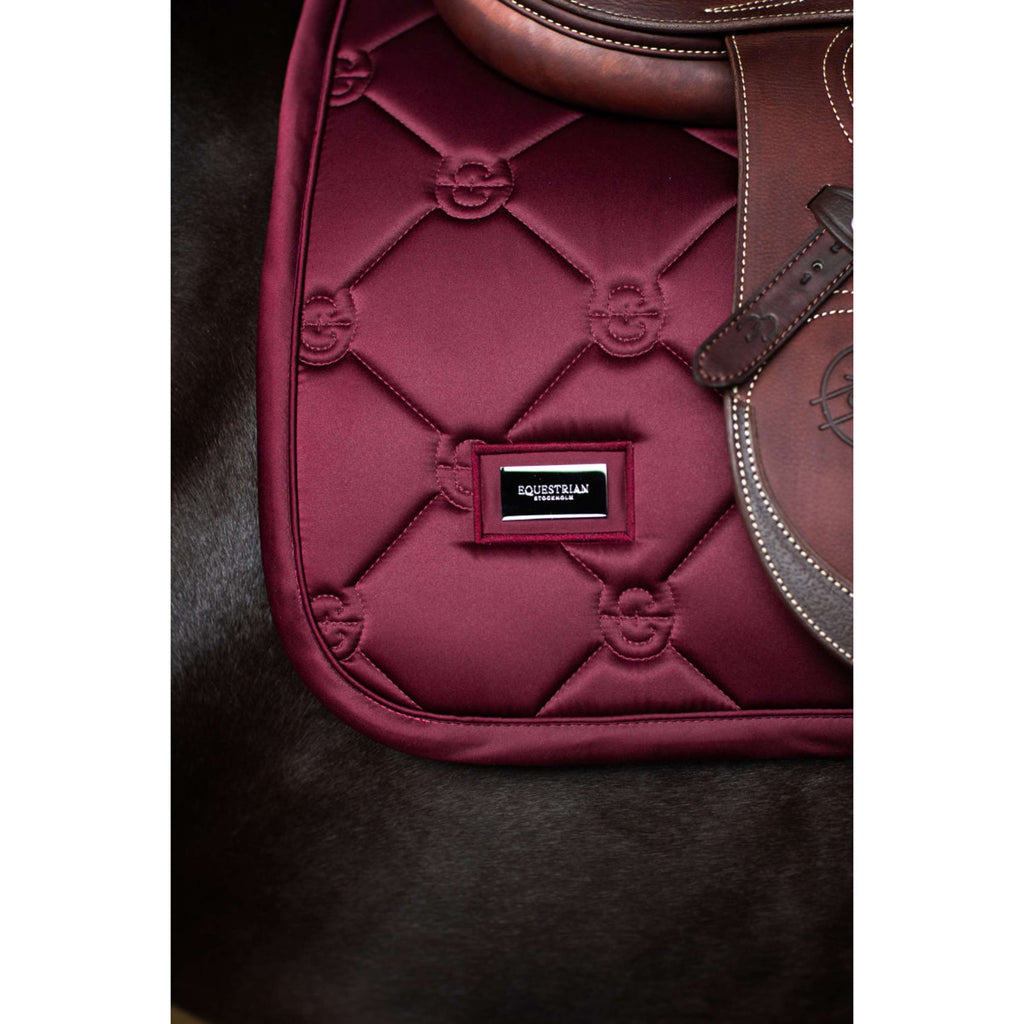 Equestrian Stockholm Zadeldekje Satin Springen Merlot