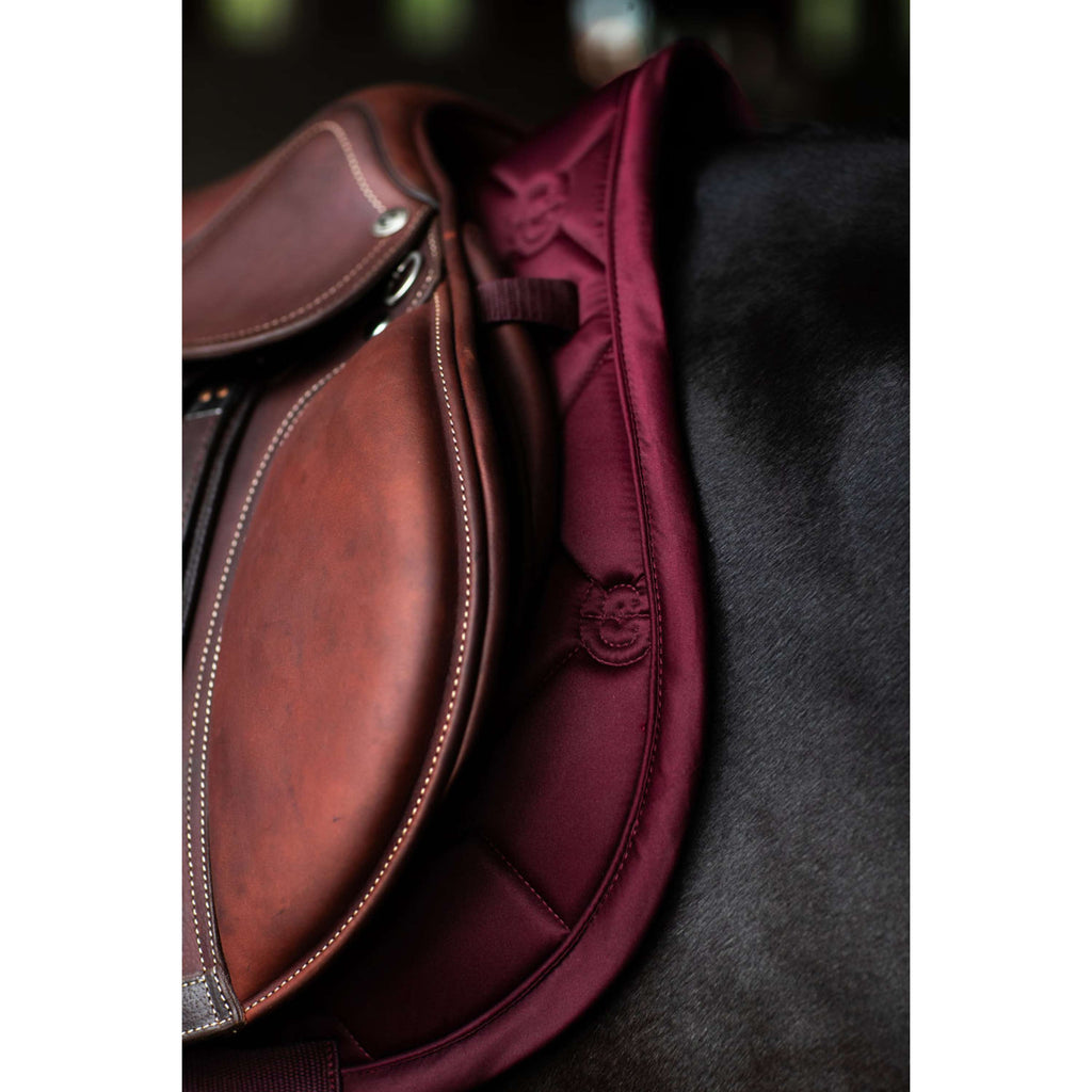 Equestrian Stockholm Zadeldekje Satin Springen Merlot