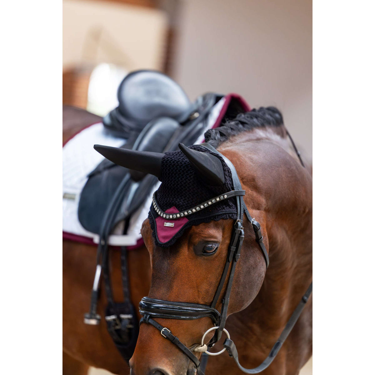 Equestrian Stockholm Oornetje Soundless Merlot