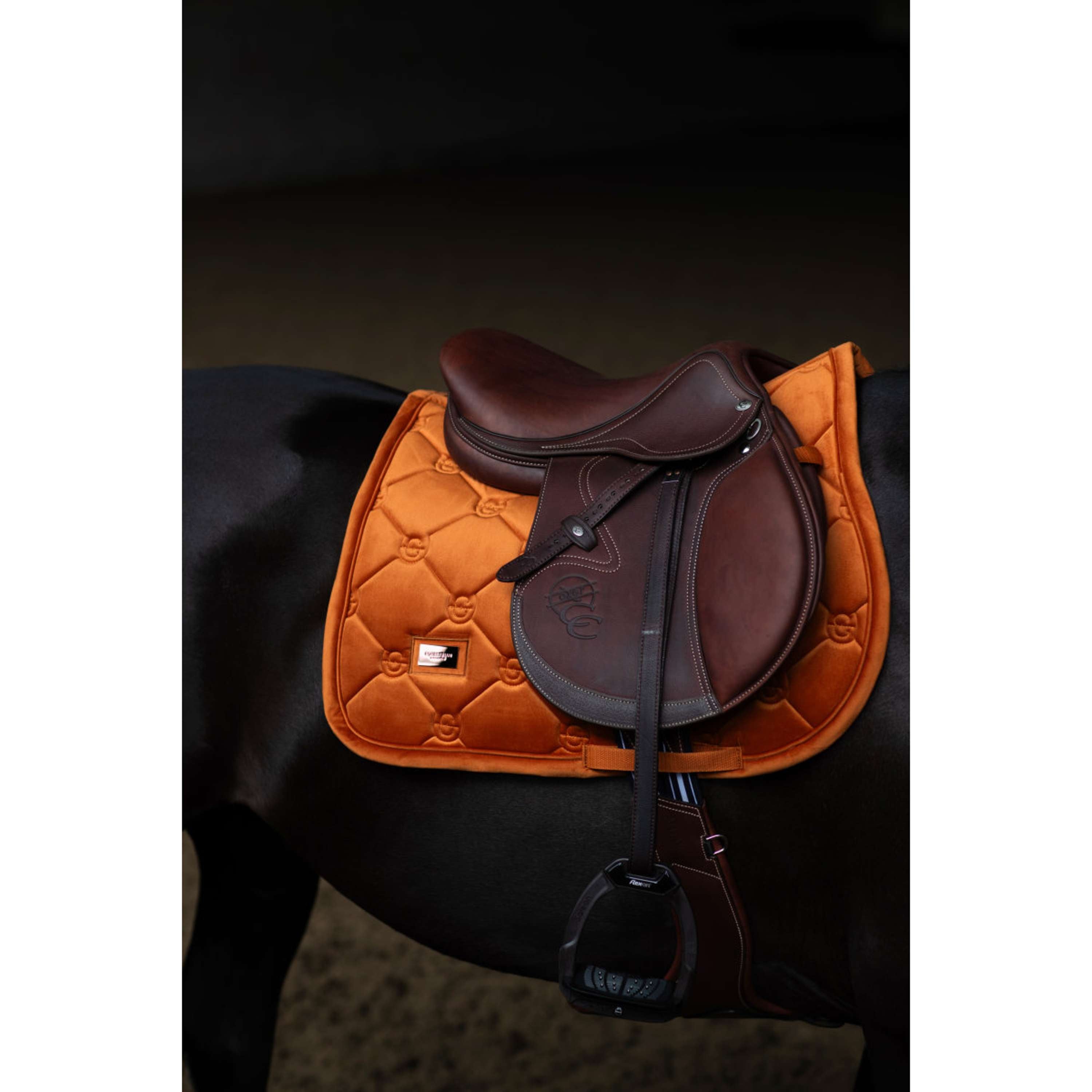 Equestrian Stockholm Zadeldekje Velvet Springen Chestnut