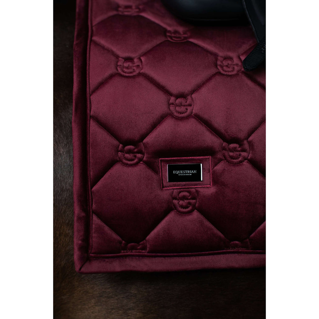 Equestrian Stockholm Zadeldekje Velvet Dressuur Merlot