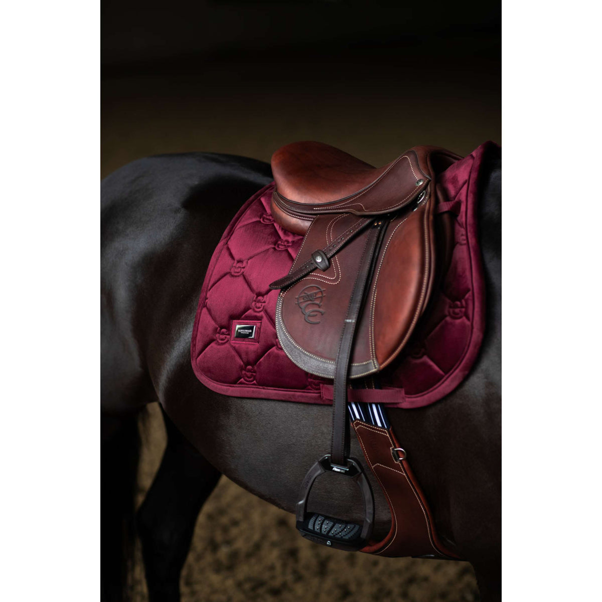 Equestrian Stockholm Zadeldekje Velvet Springen Merlot