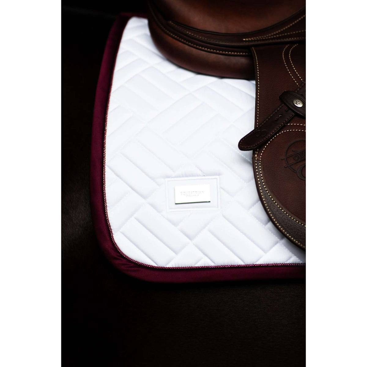 Equestrian Stockholm Zadeldekje Modern Springen Wit/Merlot
