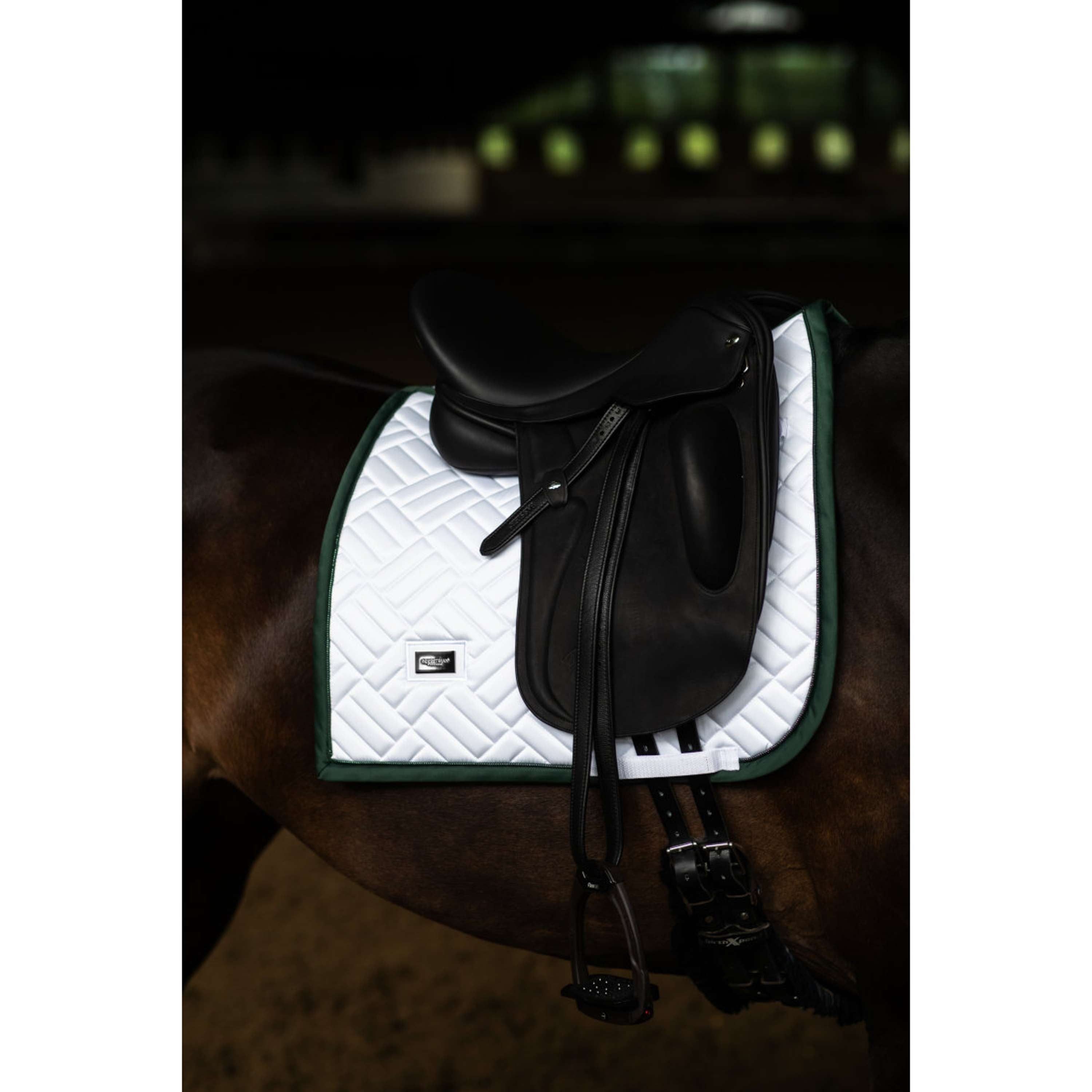 Equestrian Stockholm Zadeldekje Modern Dressuur Wit/Sycamore Green