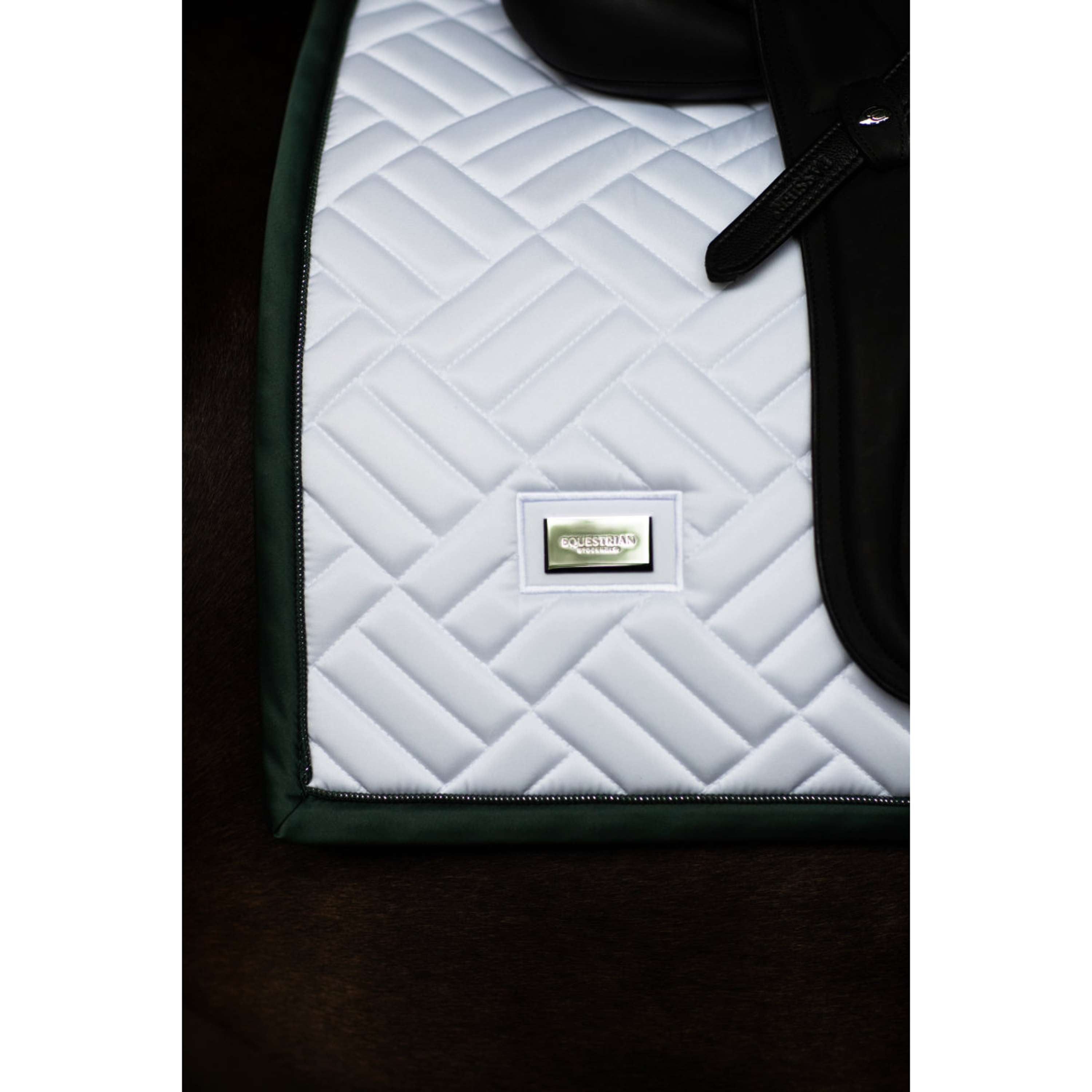 Equestrian Stockholm Zadeldekje Modern Dressuur Wit/Sycamore Green