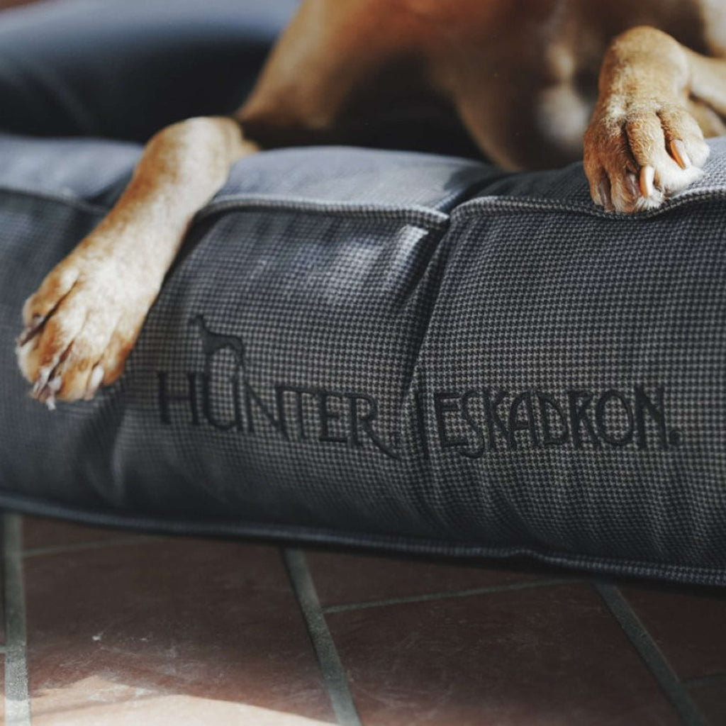 Hunter x Eskadron Hondenbed Chester Antraciet Checked