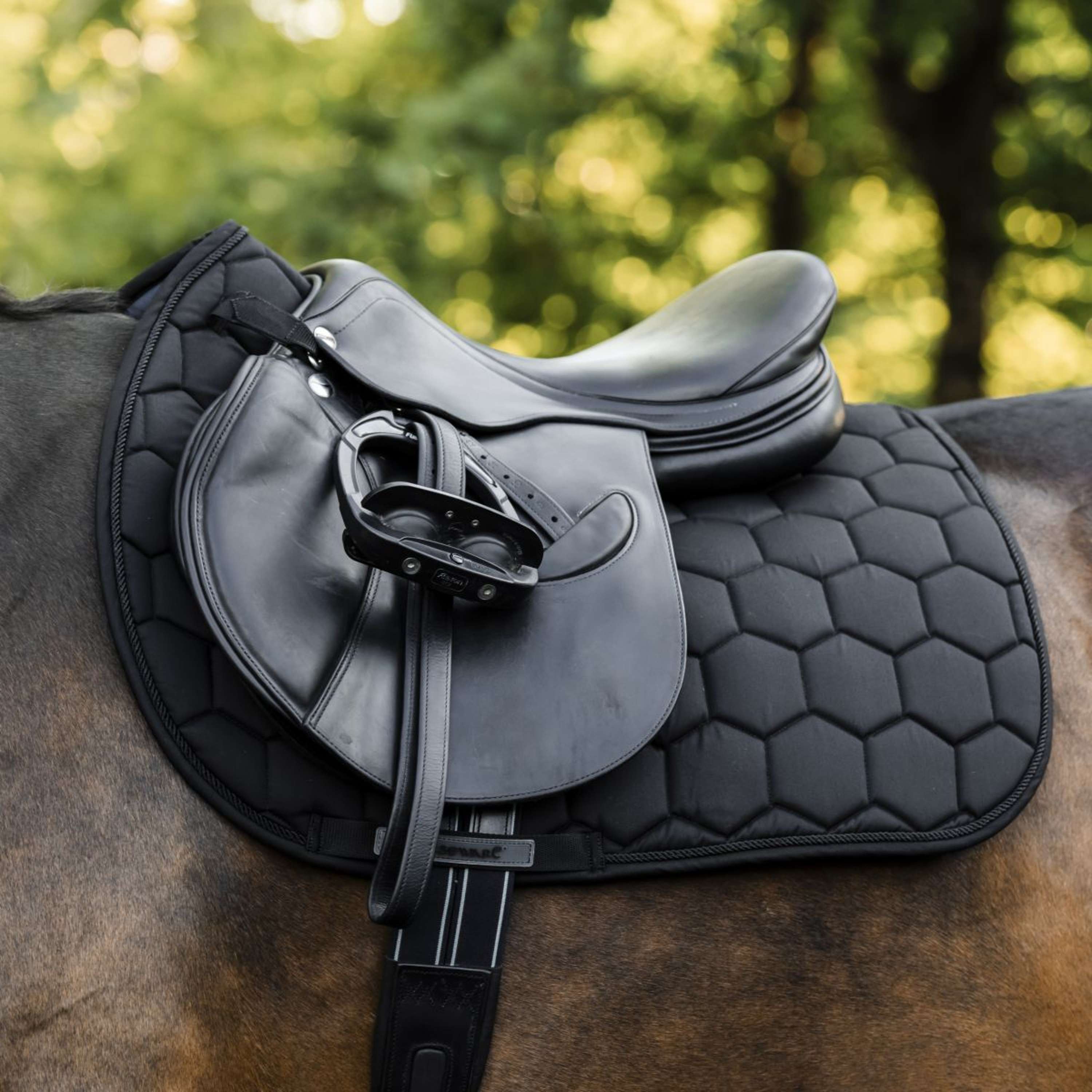 Horseware Zadeldekje Ionic Close Contact Zwart