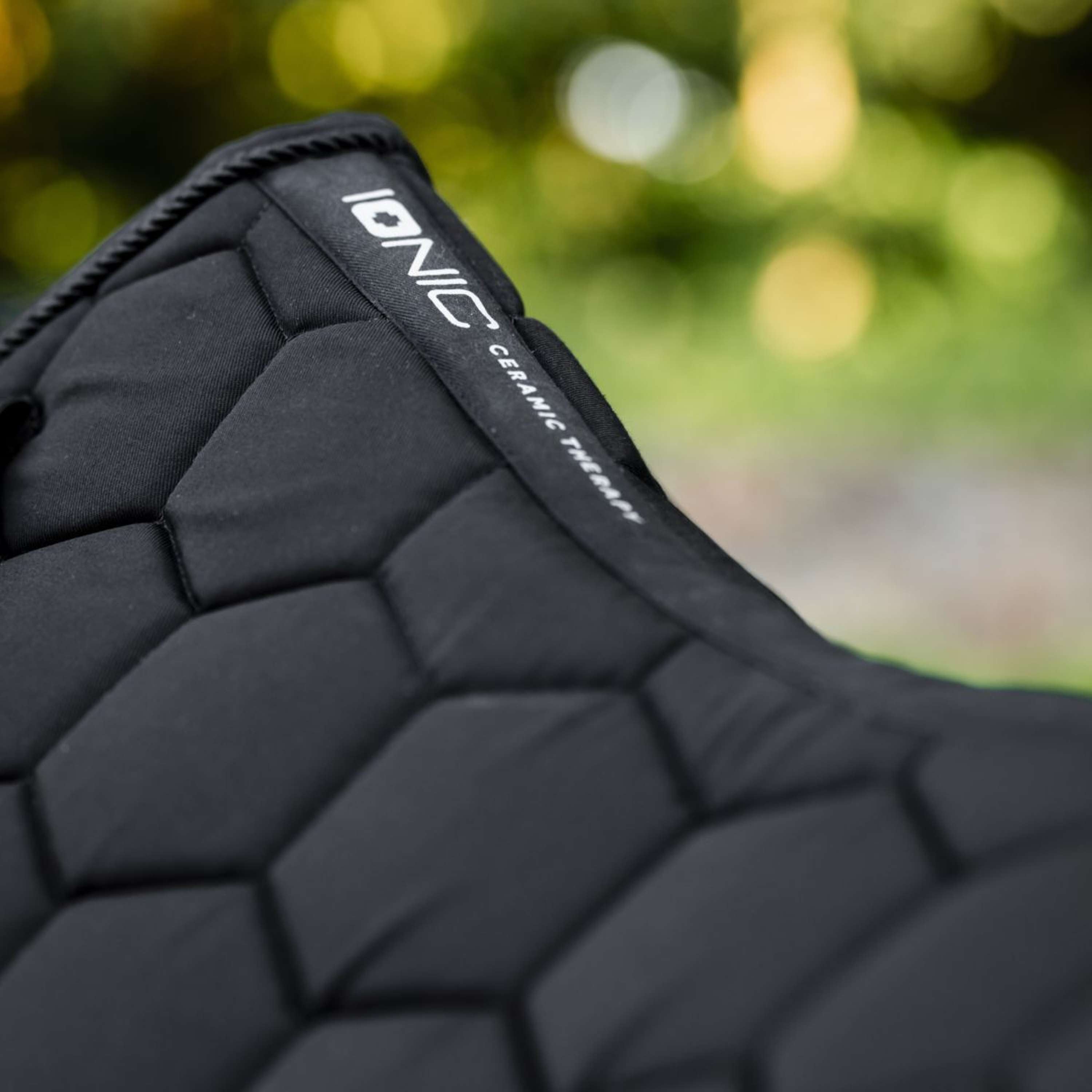 Horseware Zadeldekje Ionic Close Contact Zwart