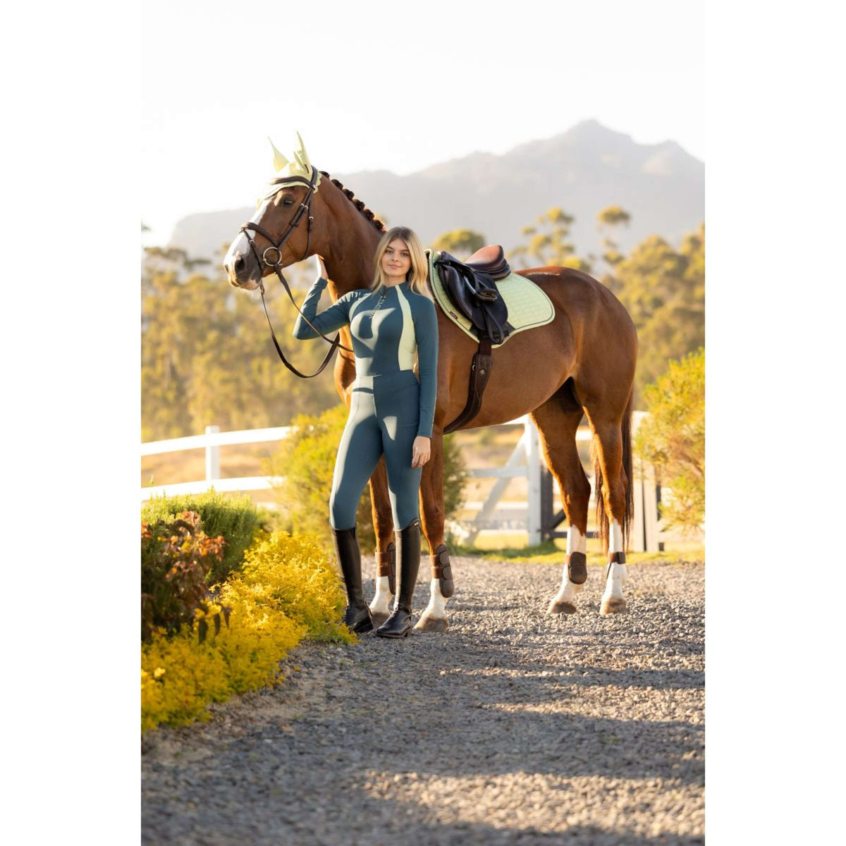 LeMieux Zadeldekje Suede Close Contact Square Springen Macaron