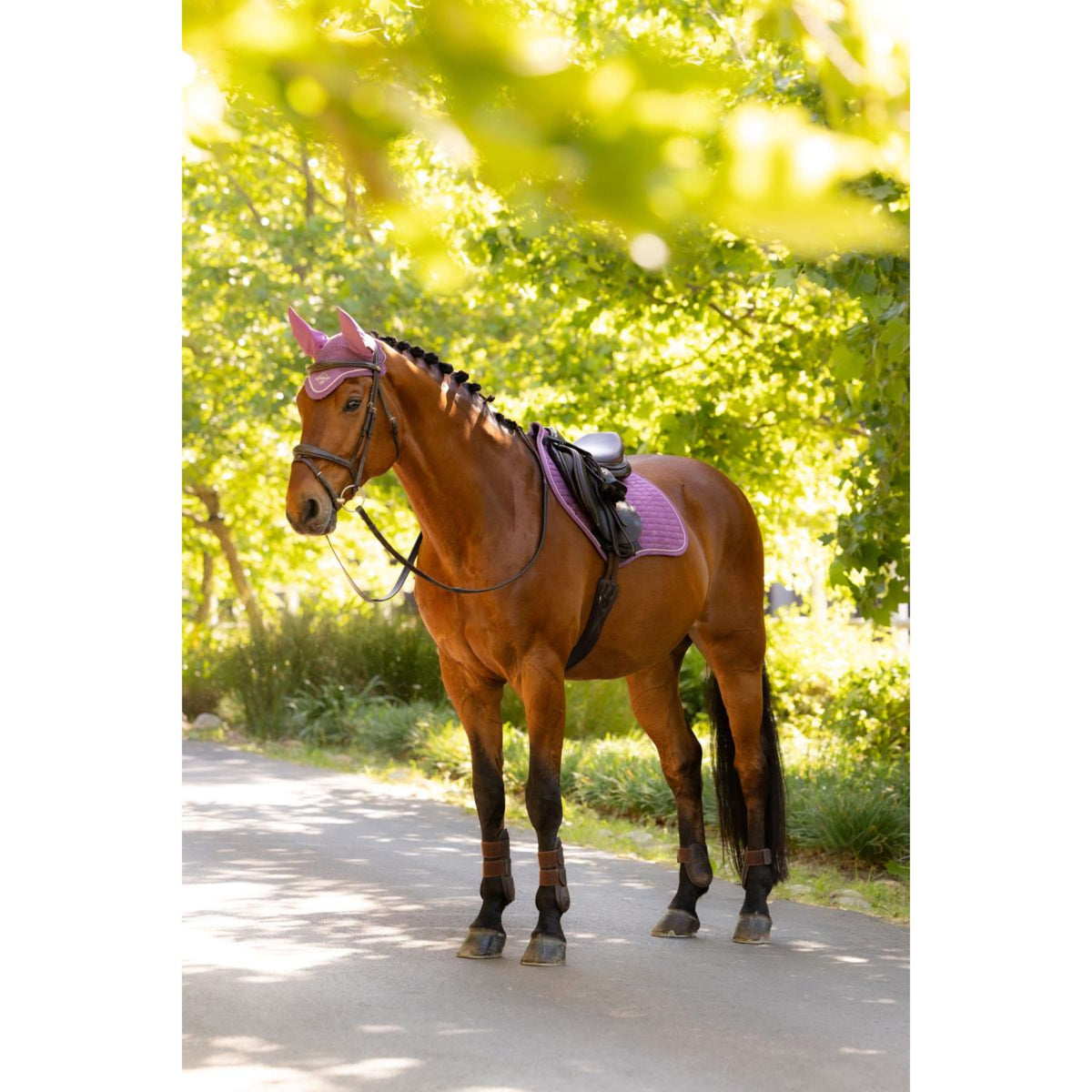 LeMieux Zadeldekje Suede Close Contact Square Springen Mallow