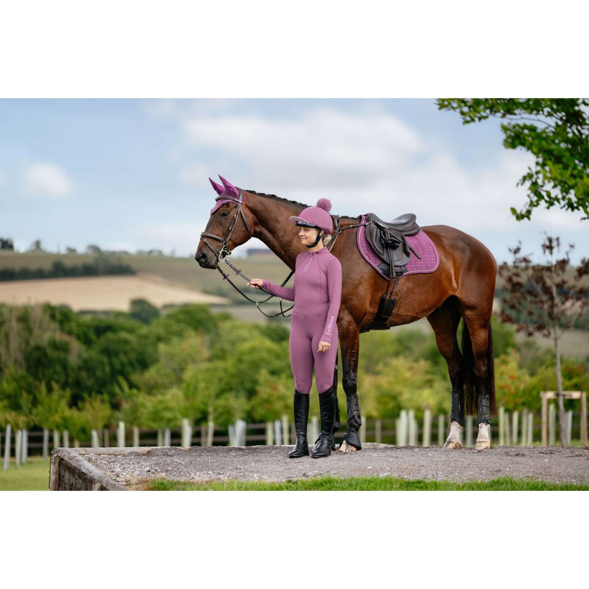 LeMieux Zadeldekje Suede Close Contact Square Springen Mallow