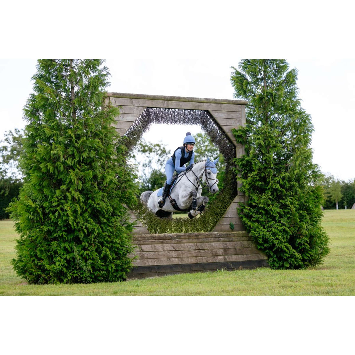 LeMieux Zadeldekje Suede Close Contact Square Springen Powder Blue