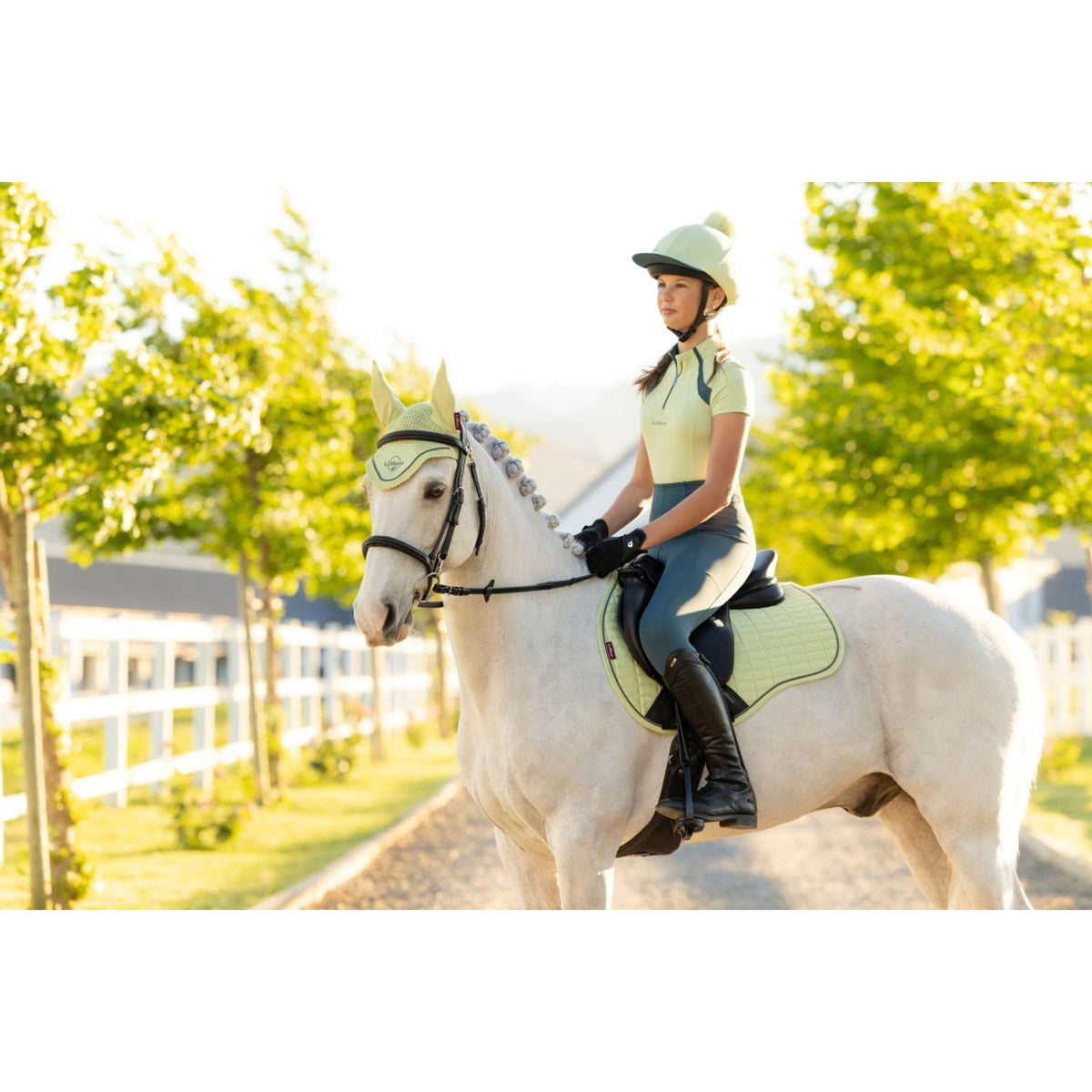 LeMieux Zadeldekje Suede Square Veelzijdigheid Macaron