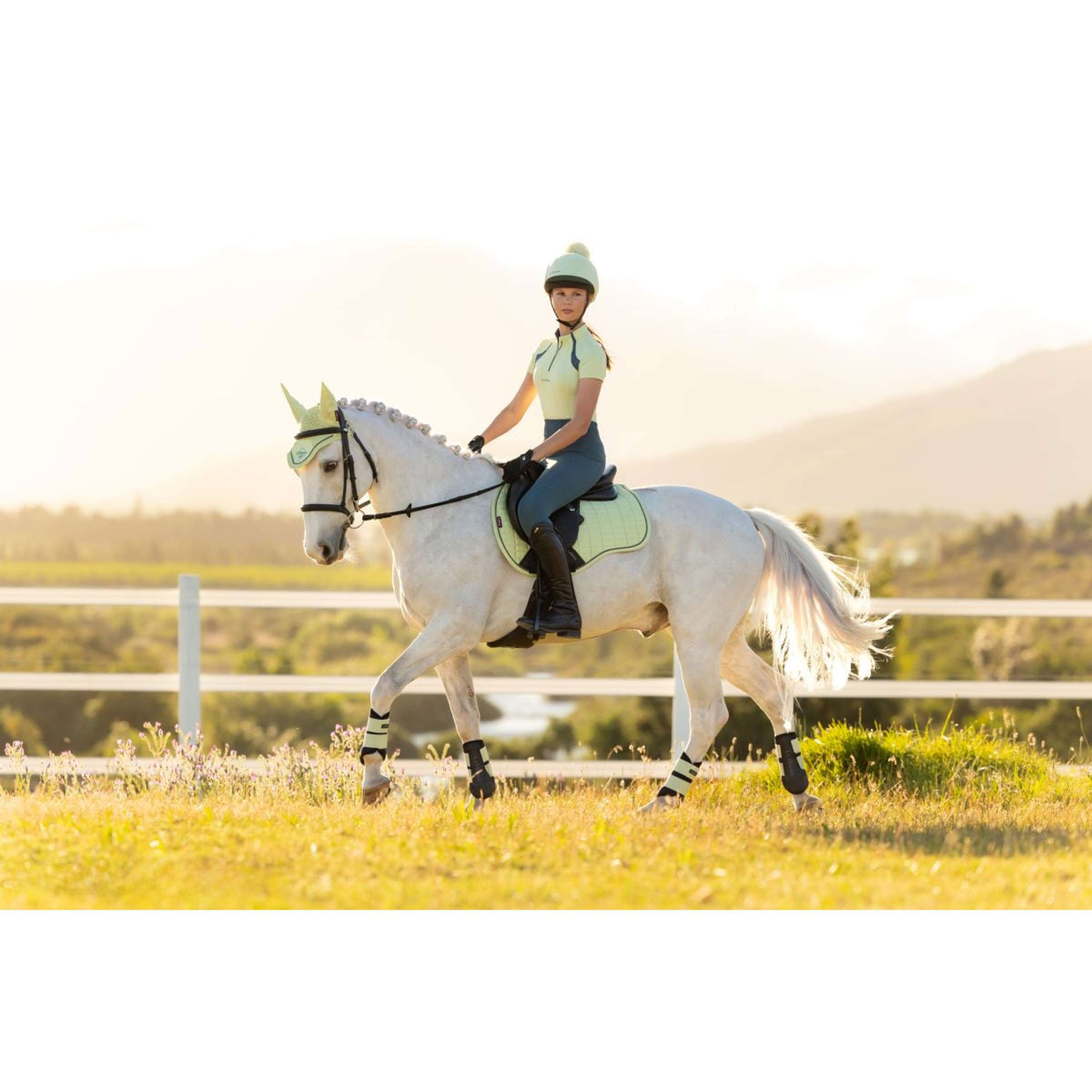 LeMieux Zadeldekje Suede Square Veelzijdigheid Macaron