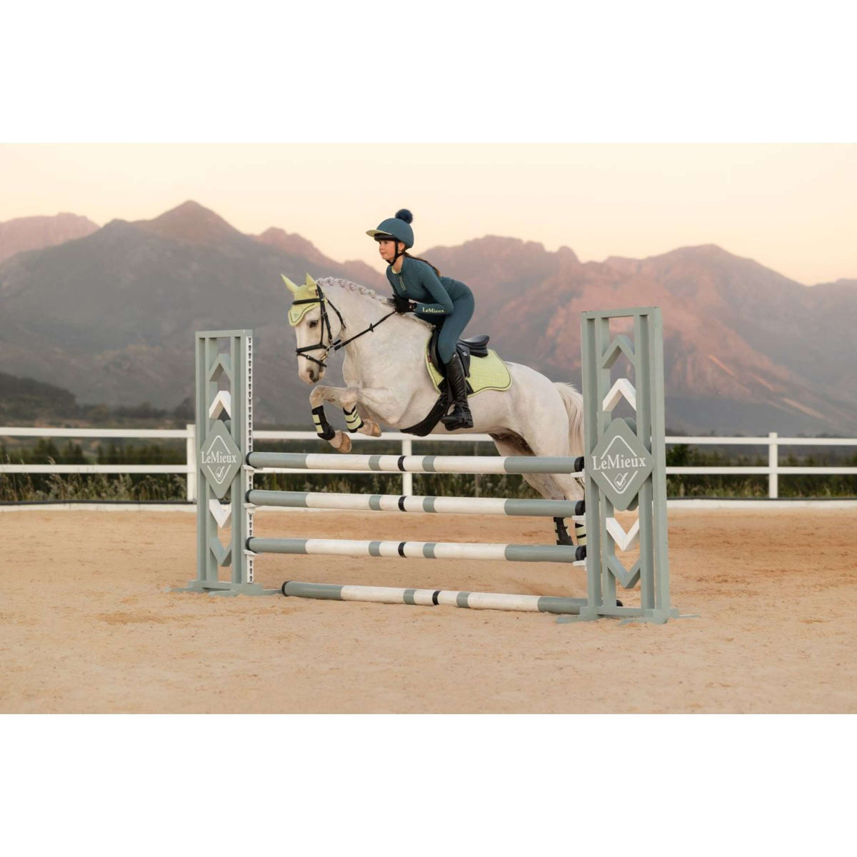 LeMieux Zadeldekje Suede Square Veelzijdigheid Macaron