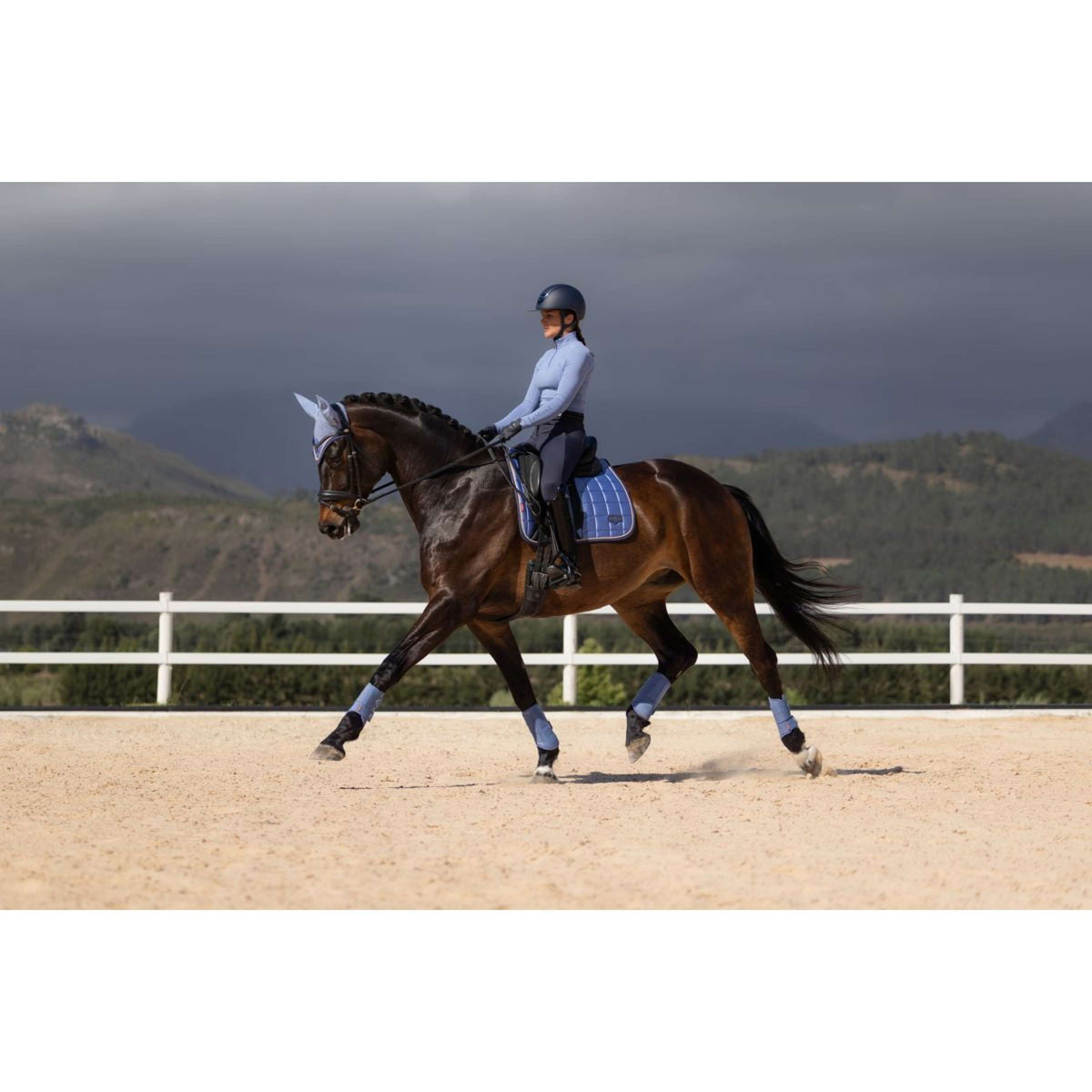 LeMieux Zadeldekje Loire Classic Square Dressuur Powder Blue