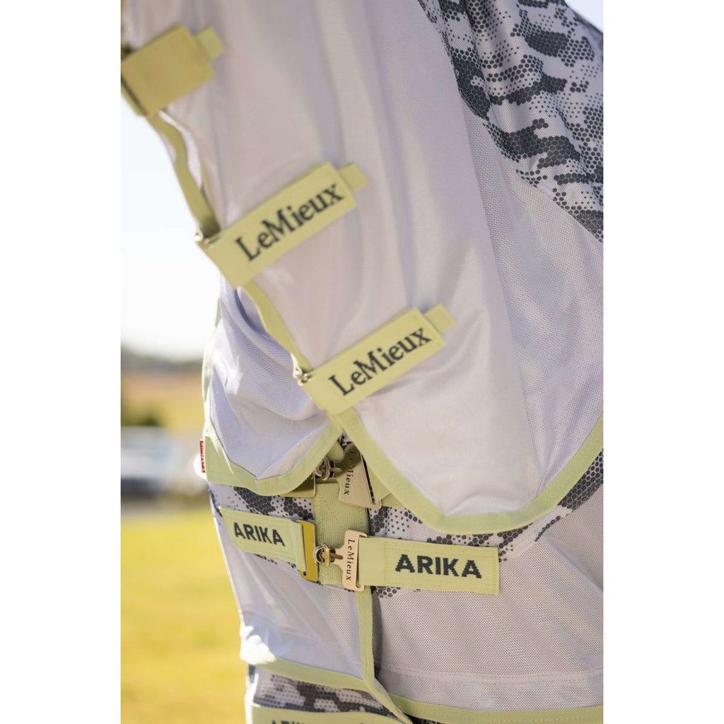 LeMieux Vliegendeken Arika Camo-Tek met Hals Macaron