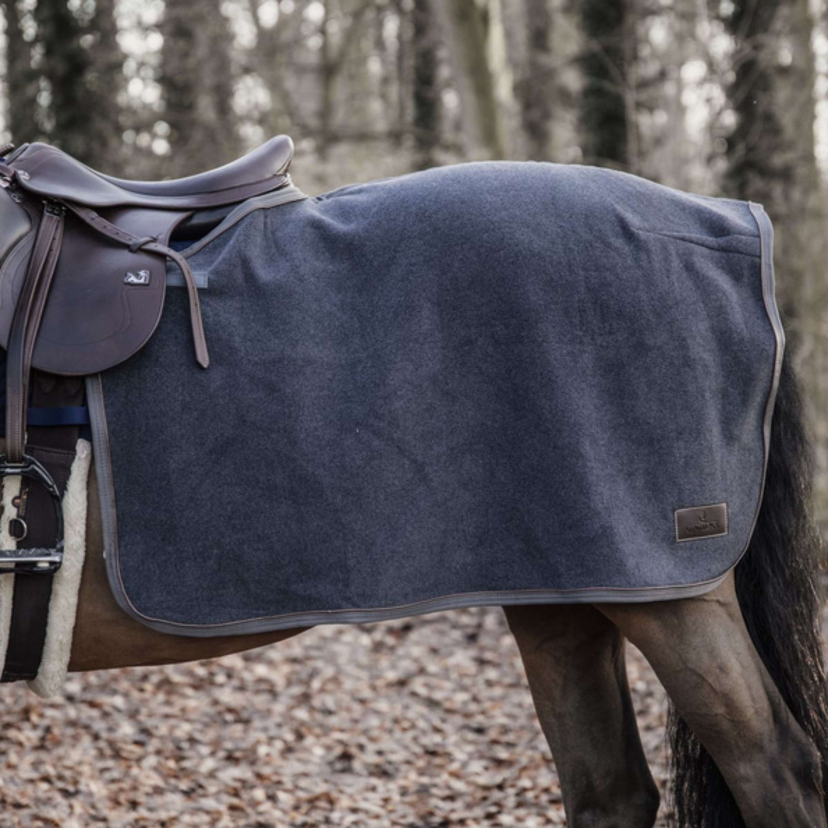 Kentucky Uitrijdeken Vierkant Heavy Fleece Donkergrijs Kentucky Uitrijdeken Vierkant Heavy Fleece Donkergrijs