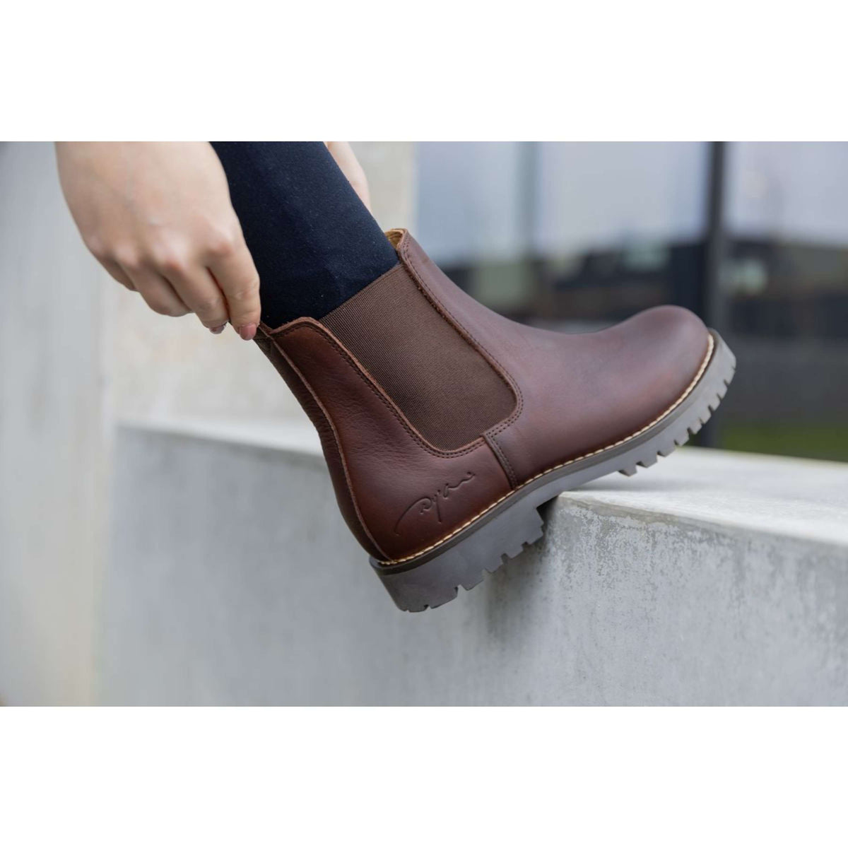 Dyon Chelsea Boots Bruin