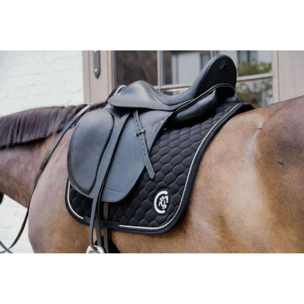 Kentucky Horsewear Zadeldekje Onion Quilt 3D Logo Dressuur Zwart