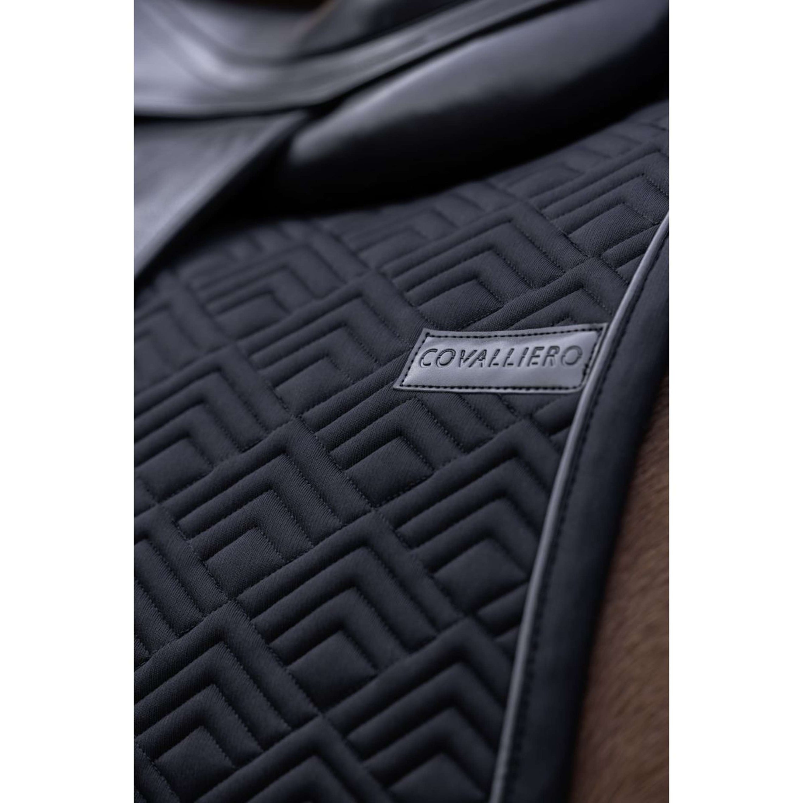 Covalliero Zadeldekje SS26 Veelzijdigheid Zwart Covalliero Zadeldekje SS26 Veelzijdigheid Zwart