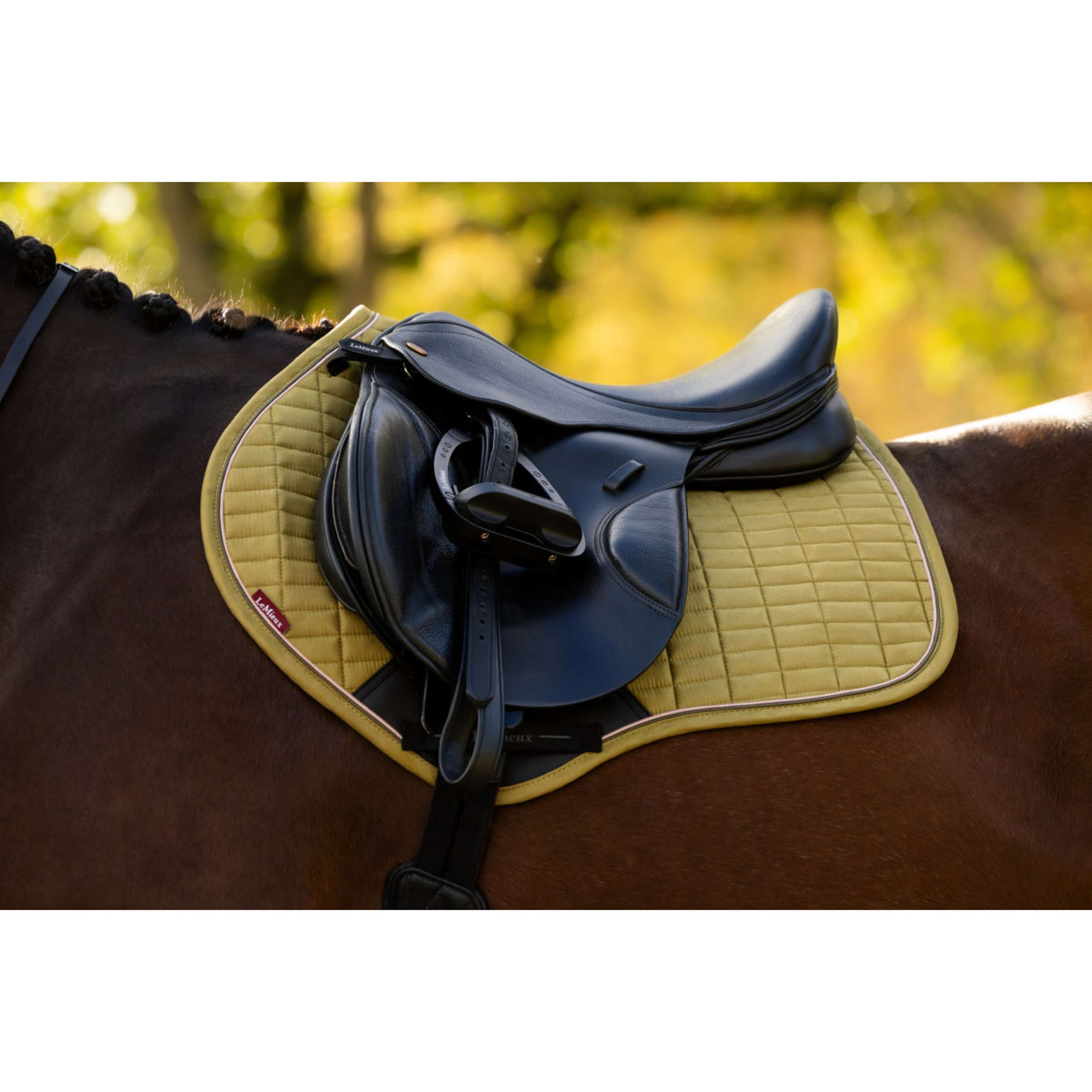 LeMieux Zadeldekje Suede Close Contact Square Springen Gooseberry