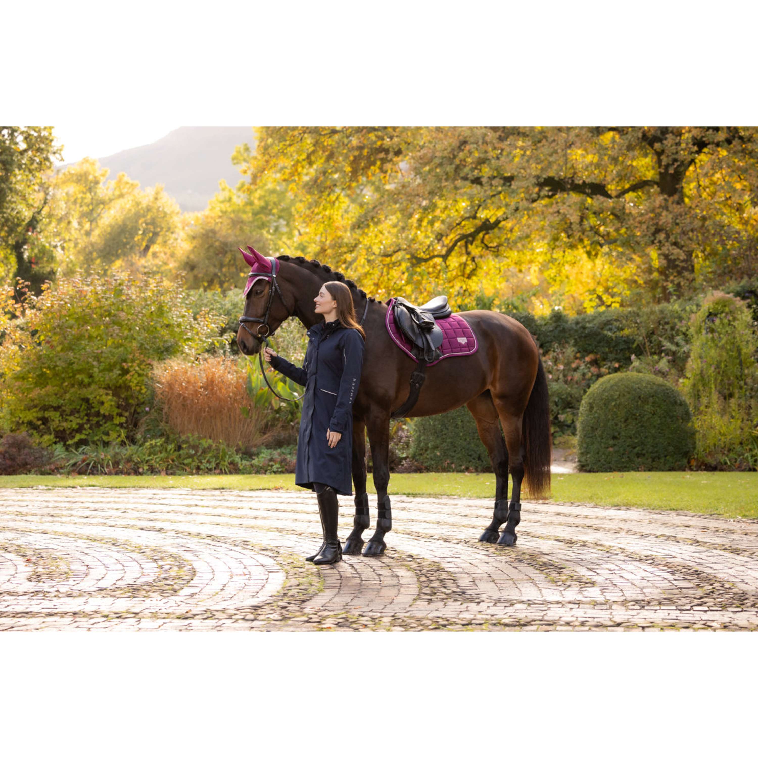 LeMieux Zadeldekje Loire Classic Close Contact Square Springen Blackberry