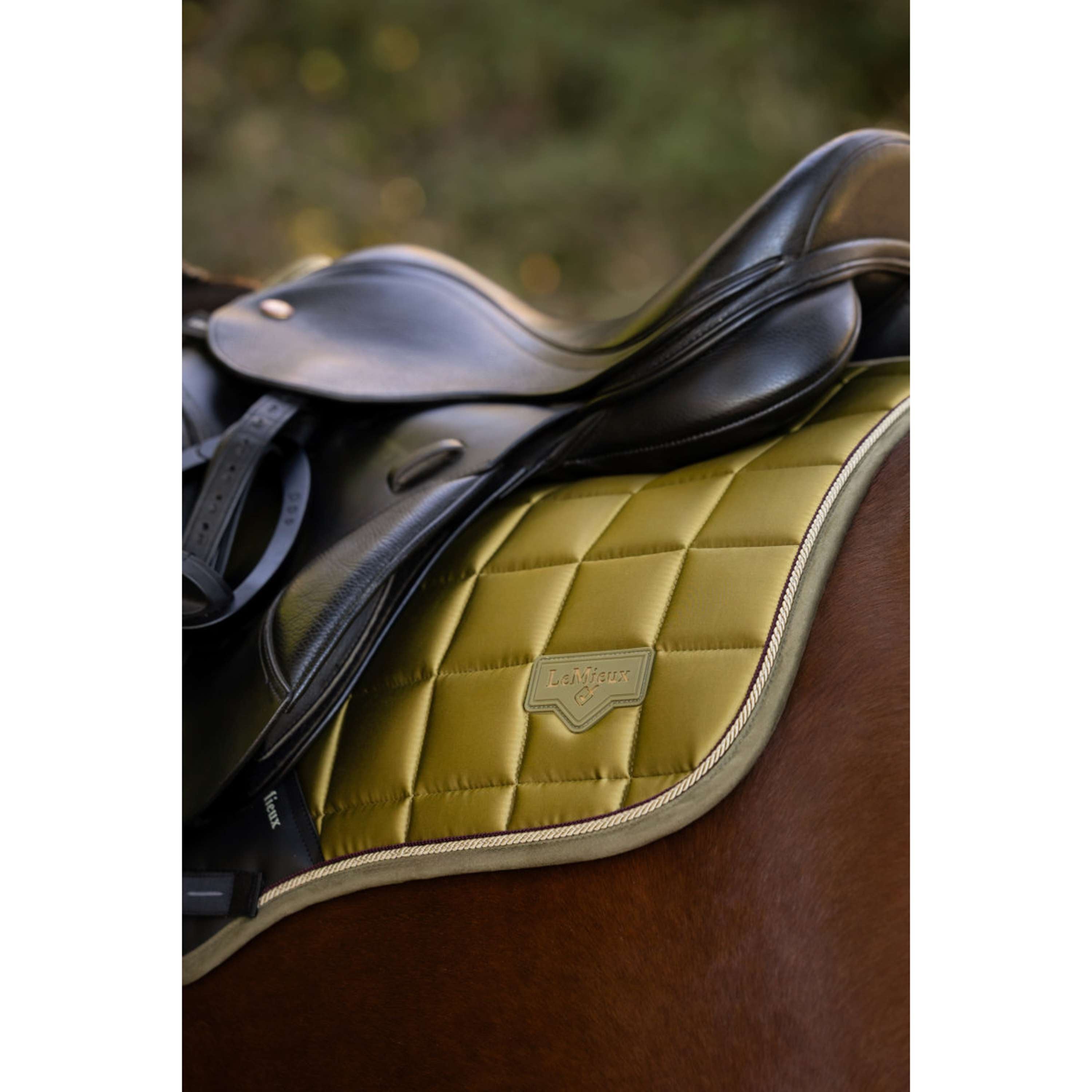 LeMieux Zadeldekje Loire Classic Close Contact Square Springen Gooseberry