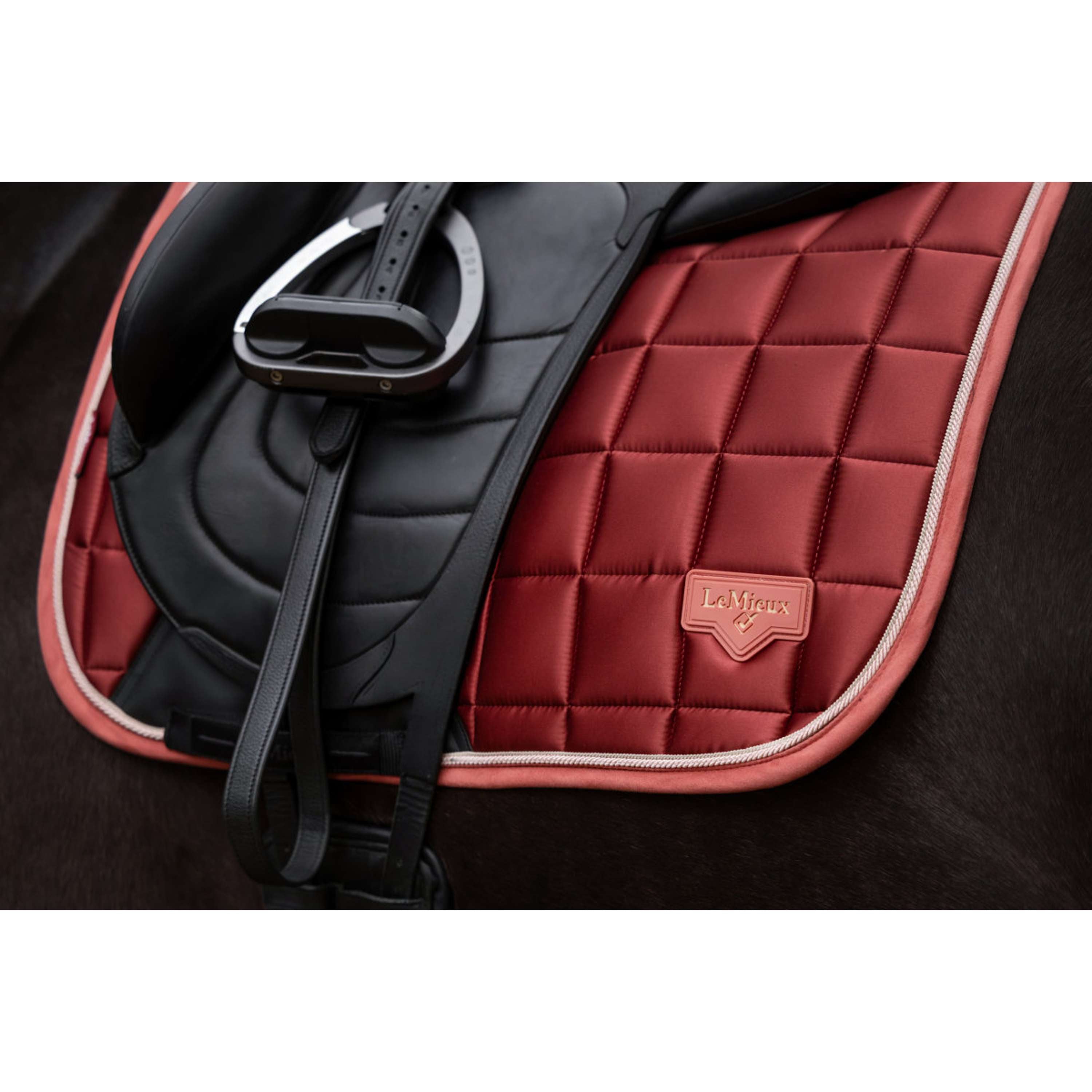 LeMieux Zadeldekje Loire Classic Square Dressuur Russet