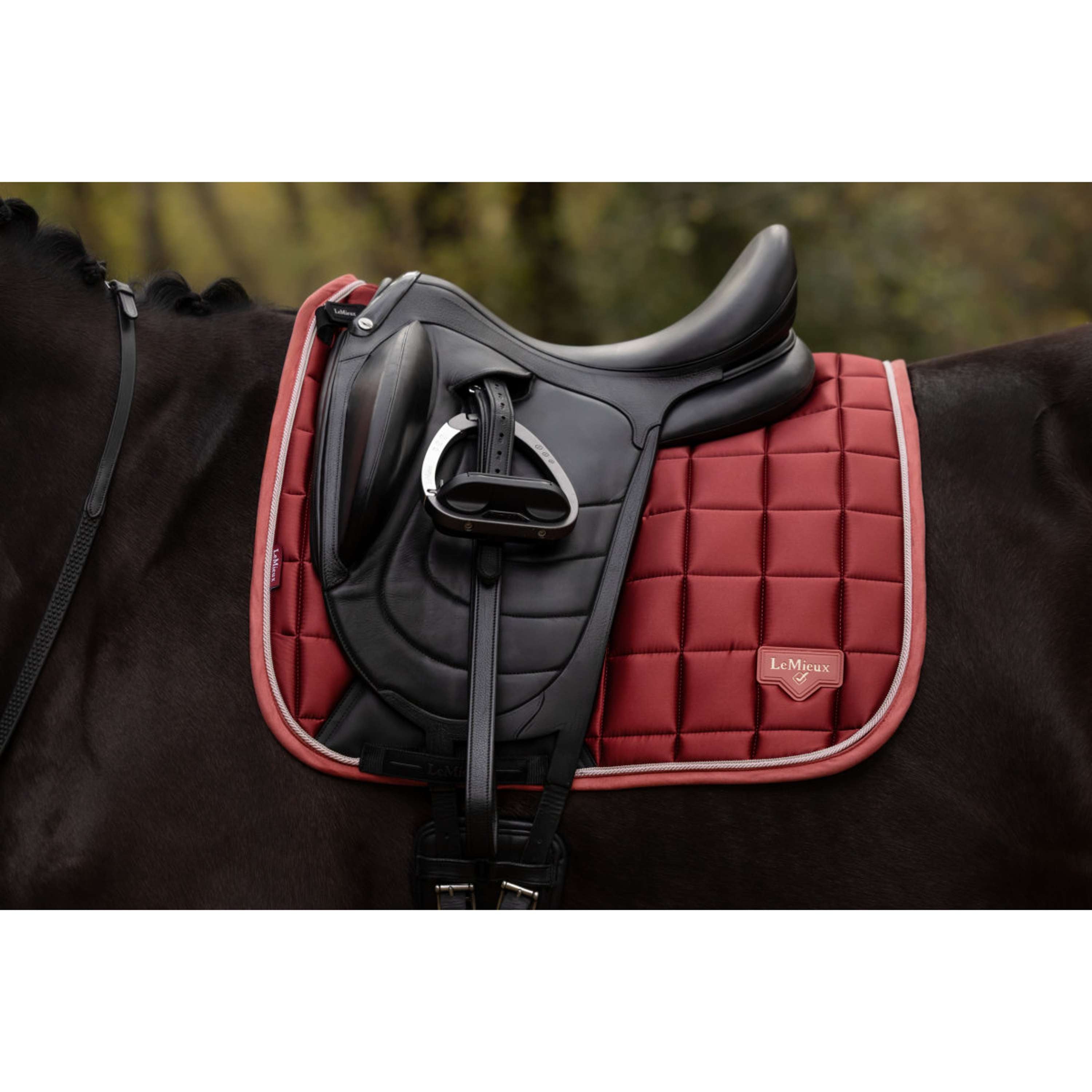 LeMieux Zadeldekje Loire Classic Square Dressuur Russet