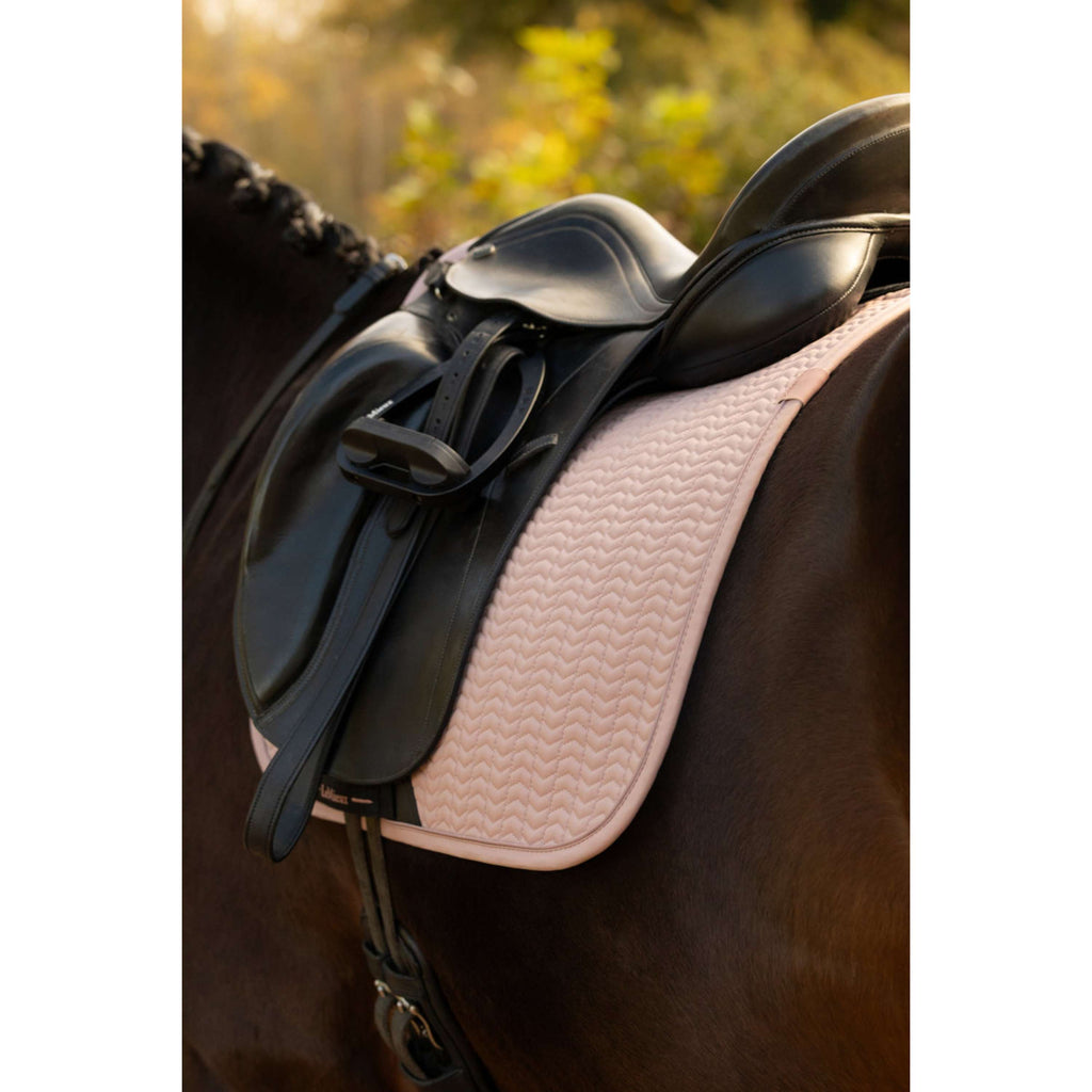 LeMieux Zadeldekje Essence Dressuur Wild Rose