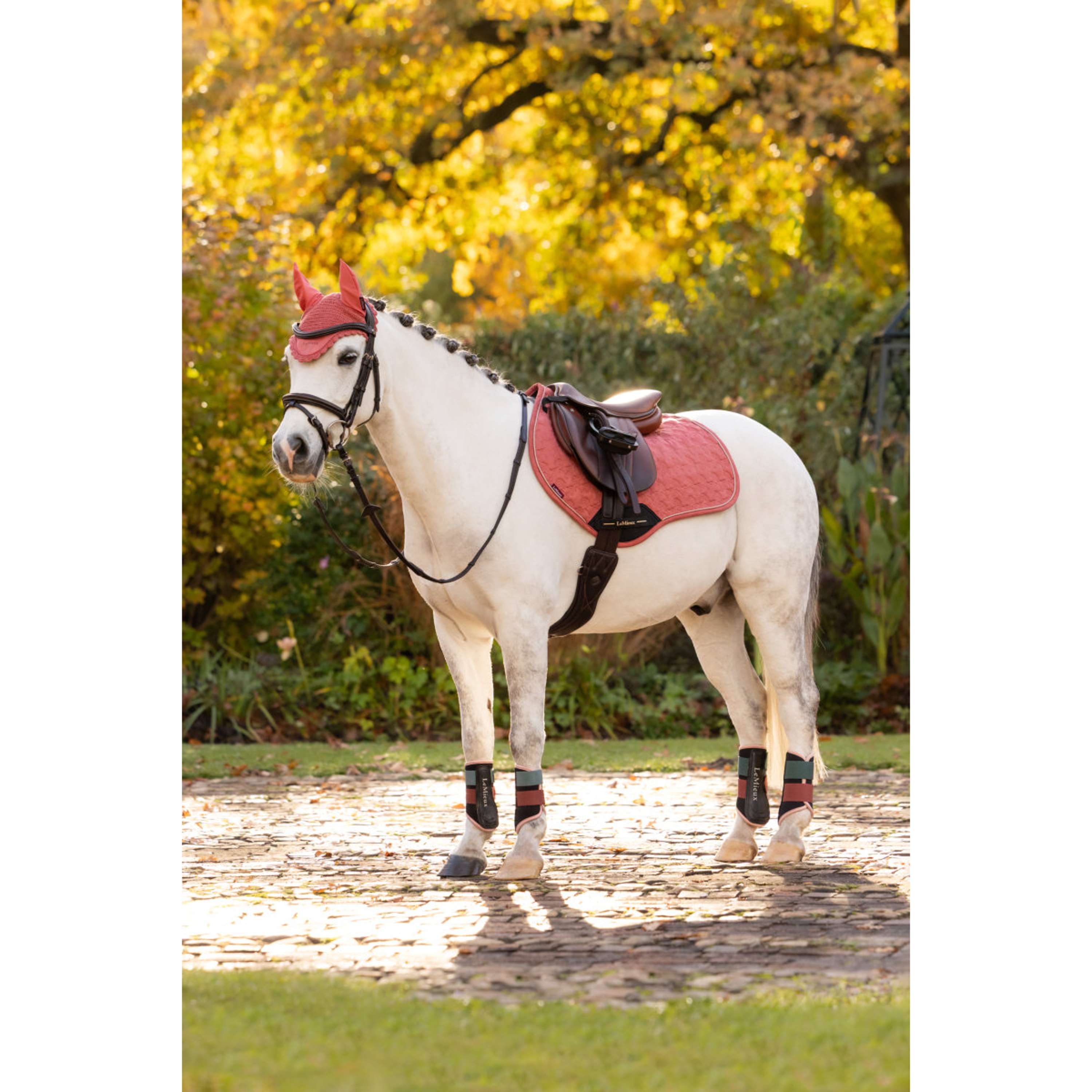LeMieux Zadeldekje Suede Square Springen Spiced Earth