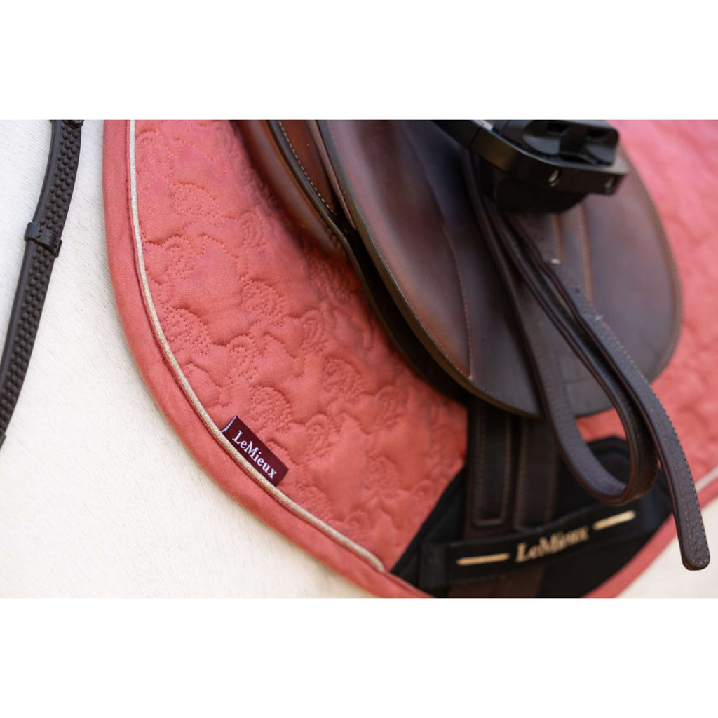 LeMieux Zadeldekje Suede Square Springen Spiced Earth