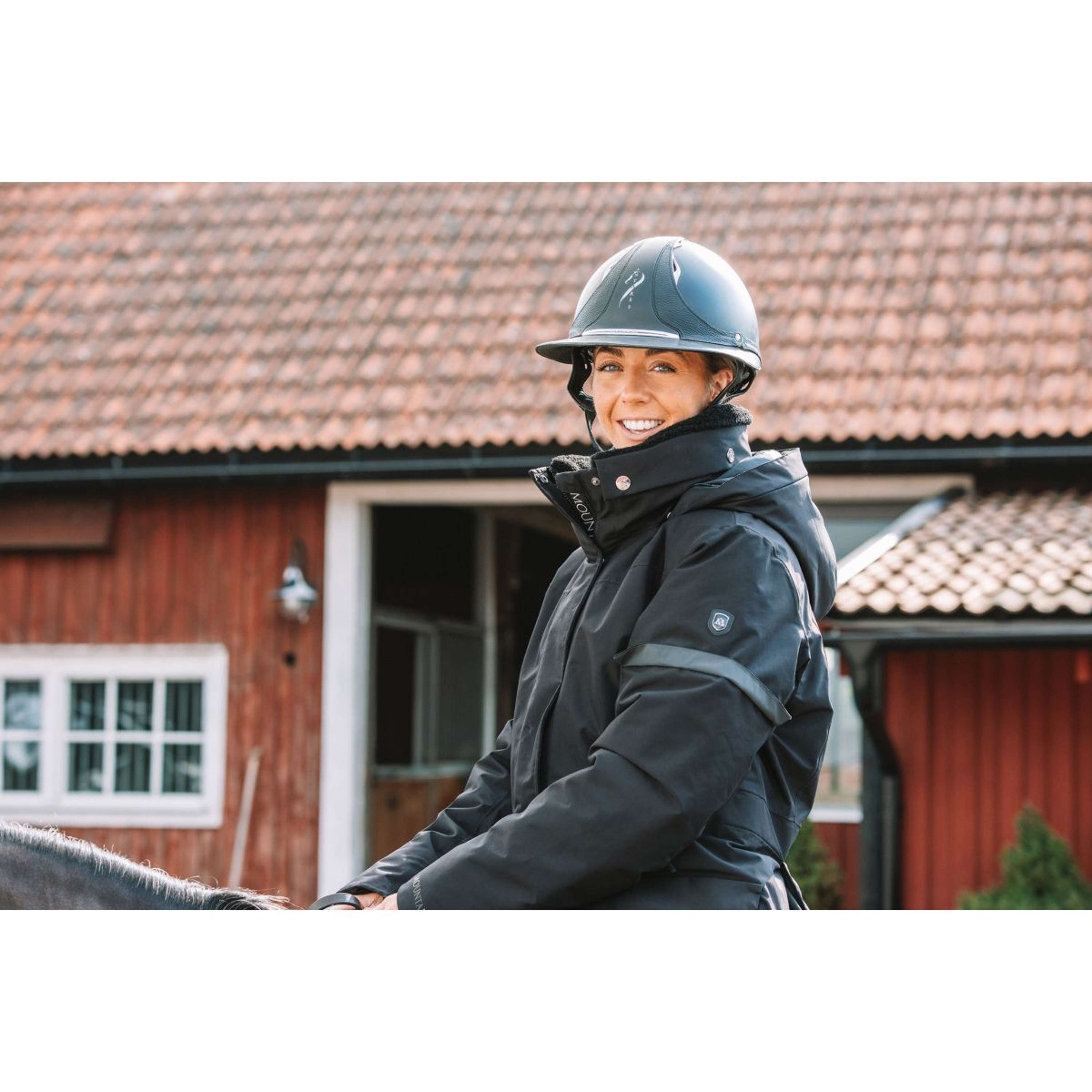 Mountain Horse Lange Jas Saga Onyx Black