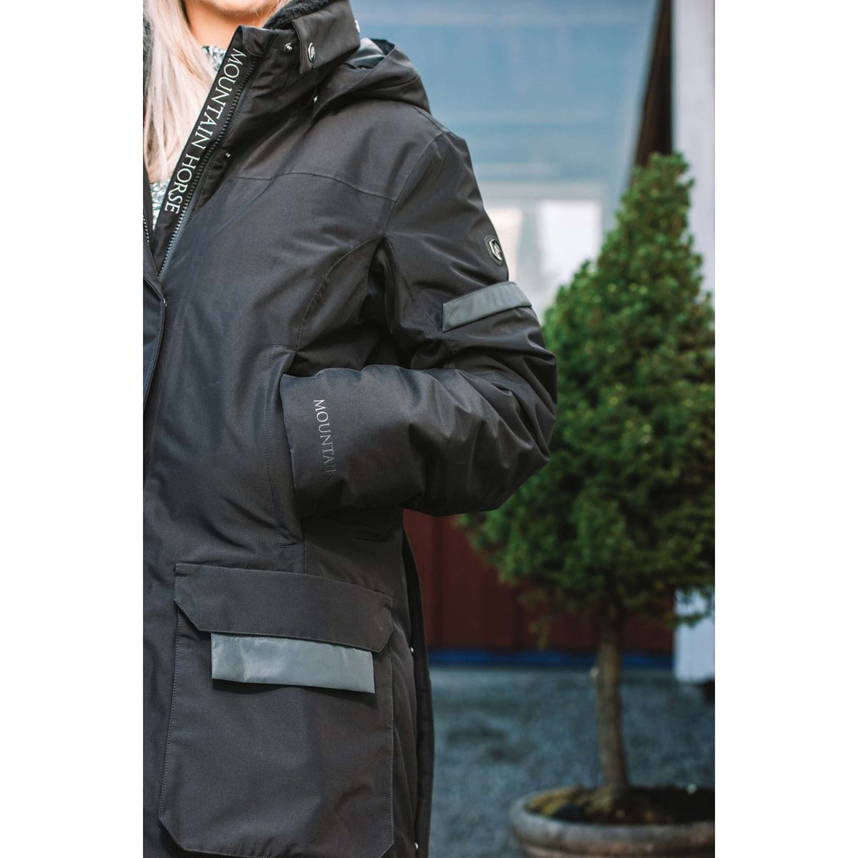 Mountain Horse Lange Jas Saga Onyx Black