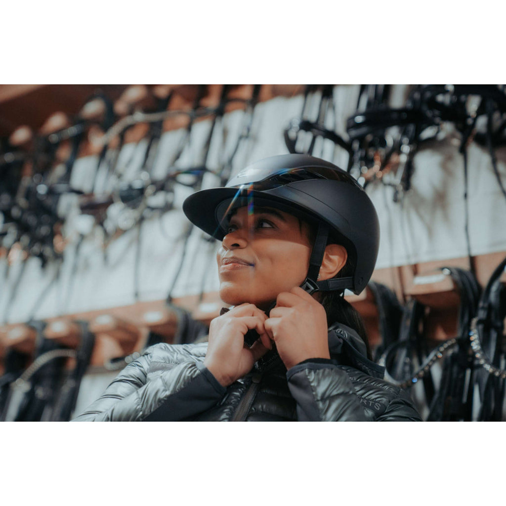 Pikeur Cap AirLuxe Pure Lange klep Zwart