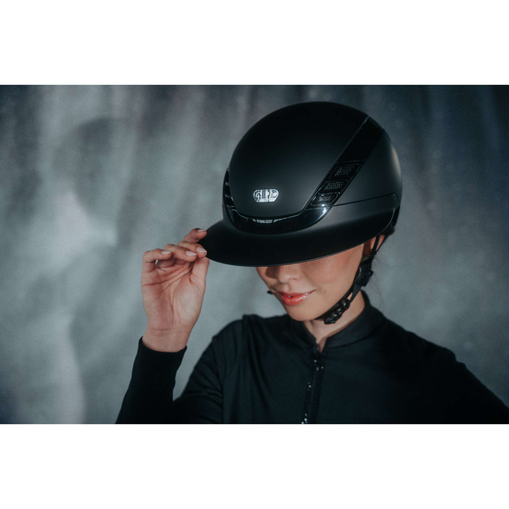 Pikeur Cap AirLuxe Pure Lange klep Zwart