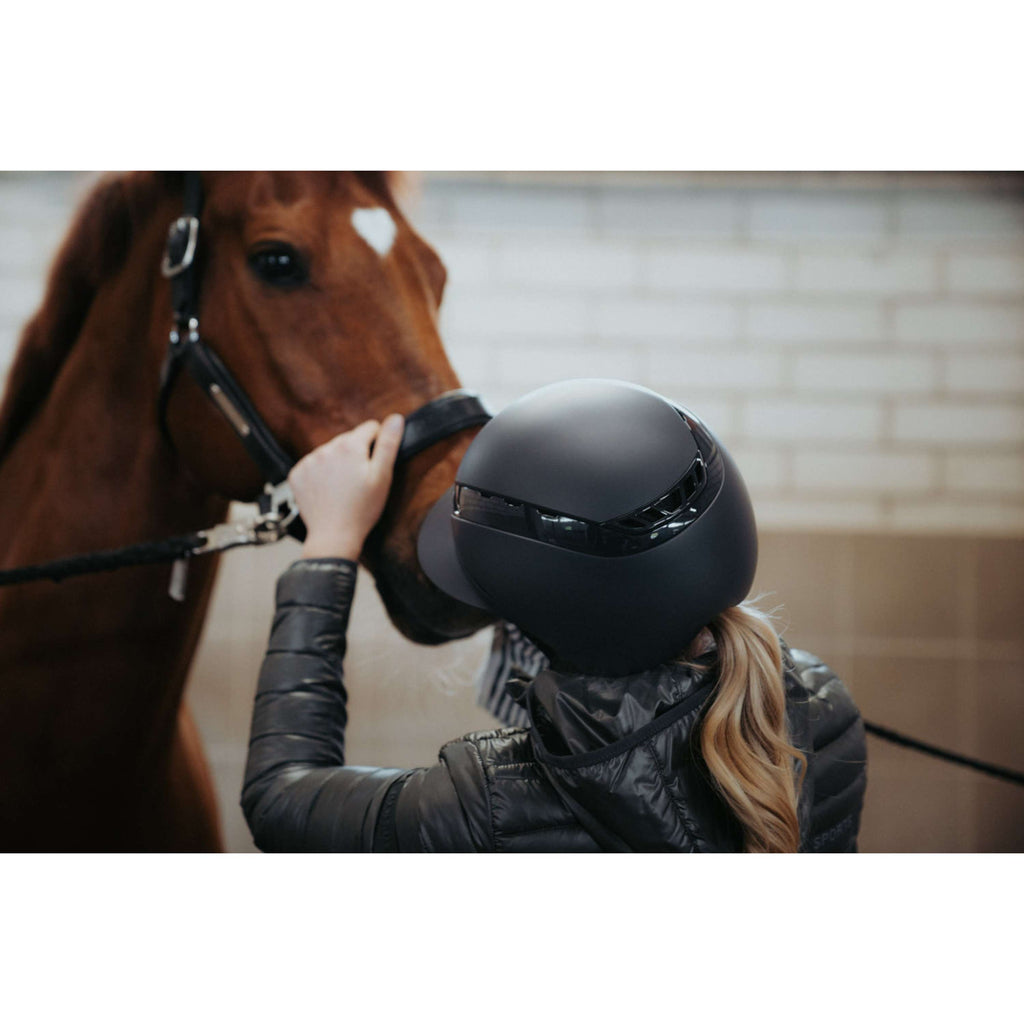 Pikeur Cap AirLuxe Pure Lange klep Zwart