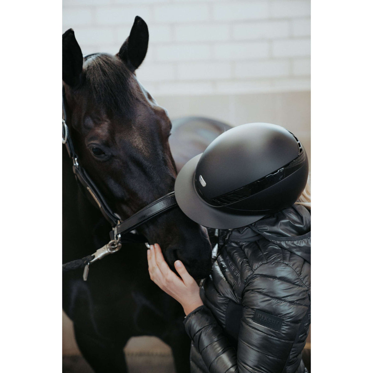 Pikeur Cap AirLuxe Pure Lange klep Zwart