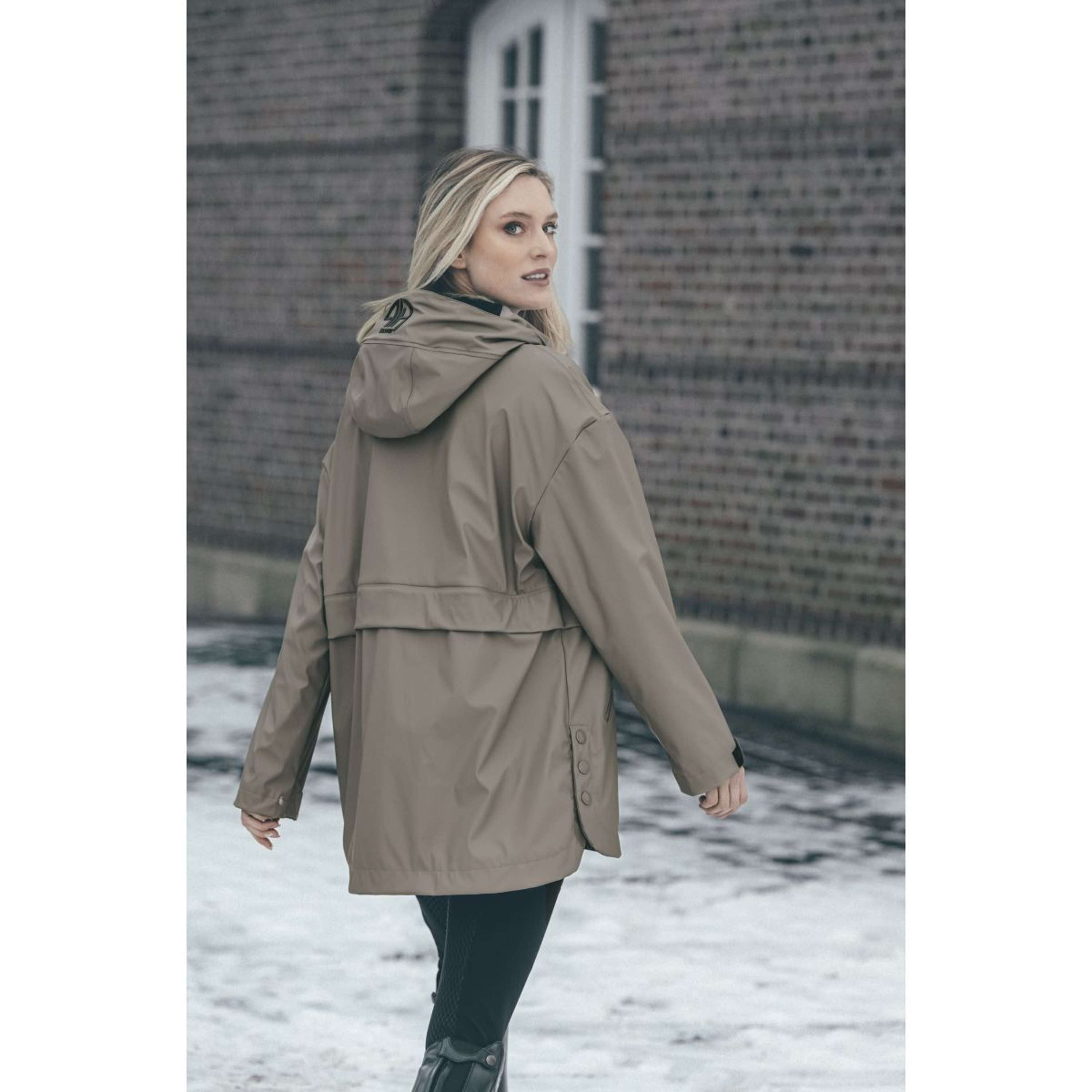 Pikeur Regenjas Cape Athleisure AW26 Mocha Cream