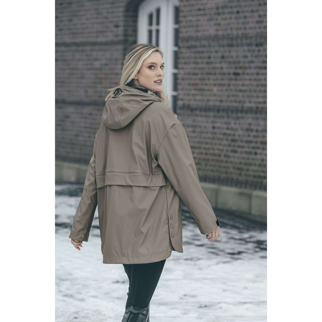 Pikeur Regenjas Cape Athleisure AW26 Mocha Cream