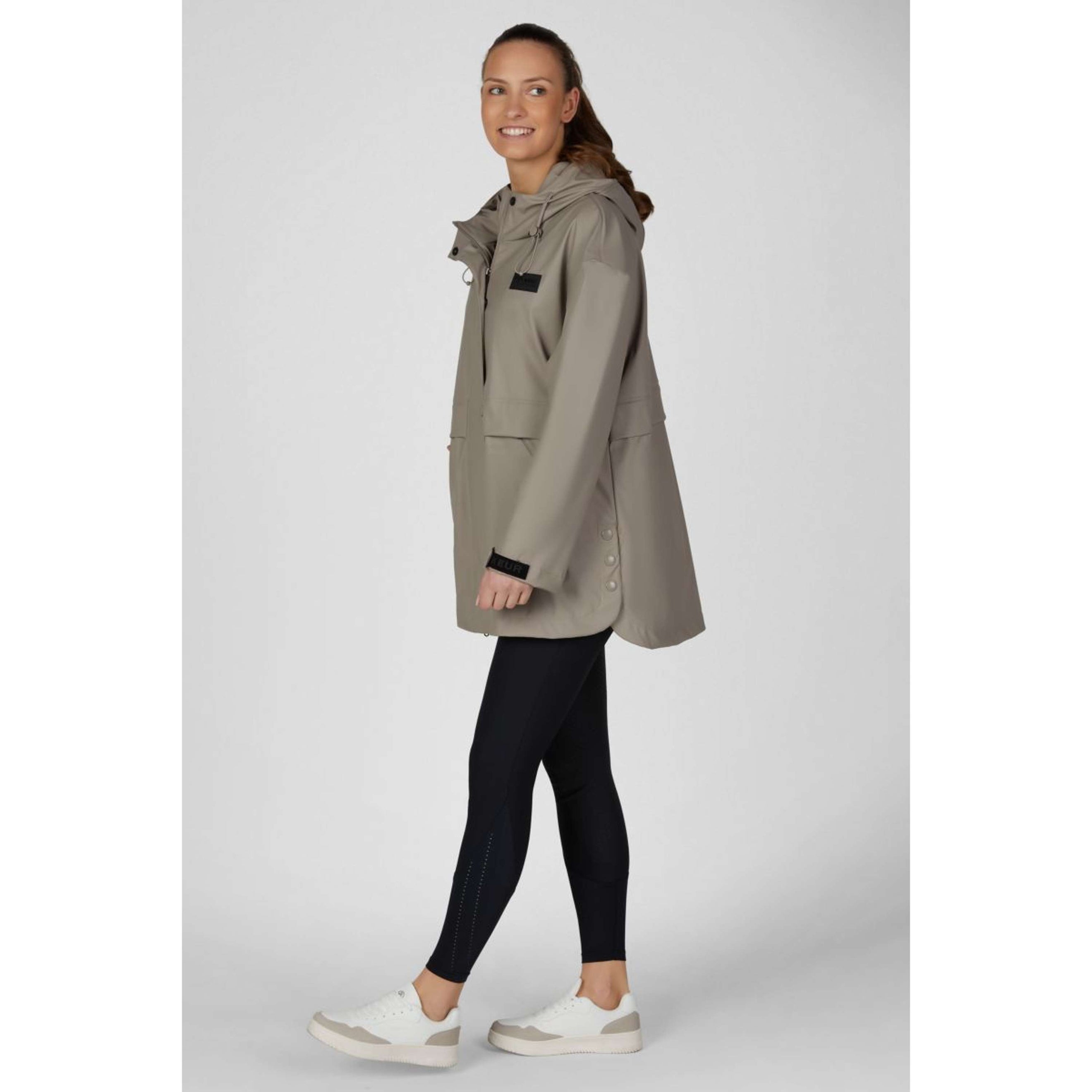 Pikeur Regenjas Cape Athleisure AW26 Mocha Cream