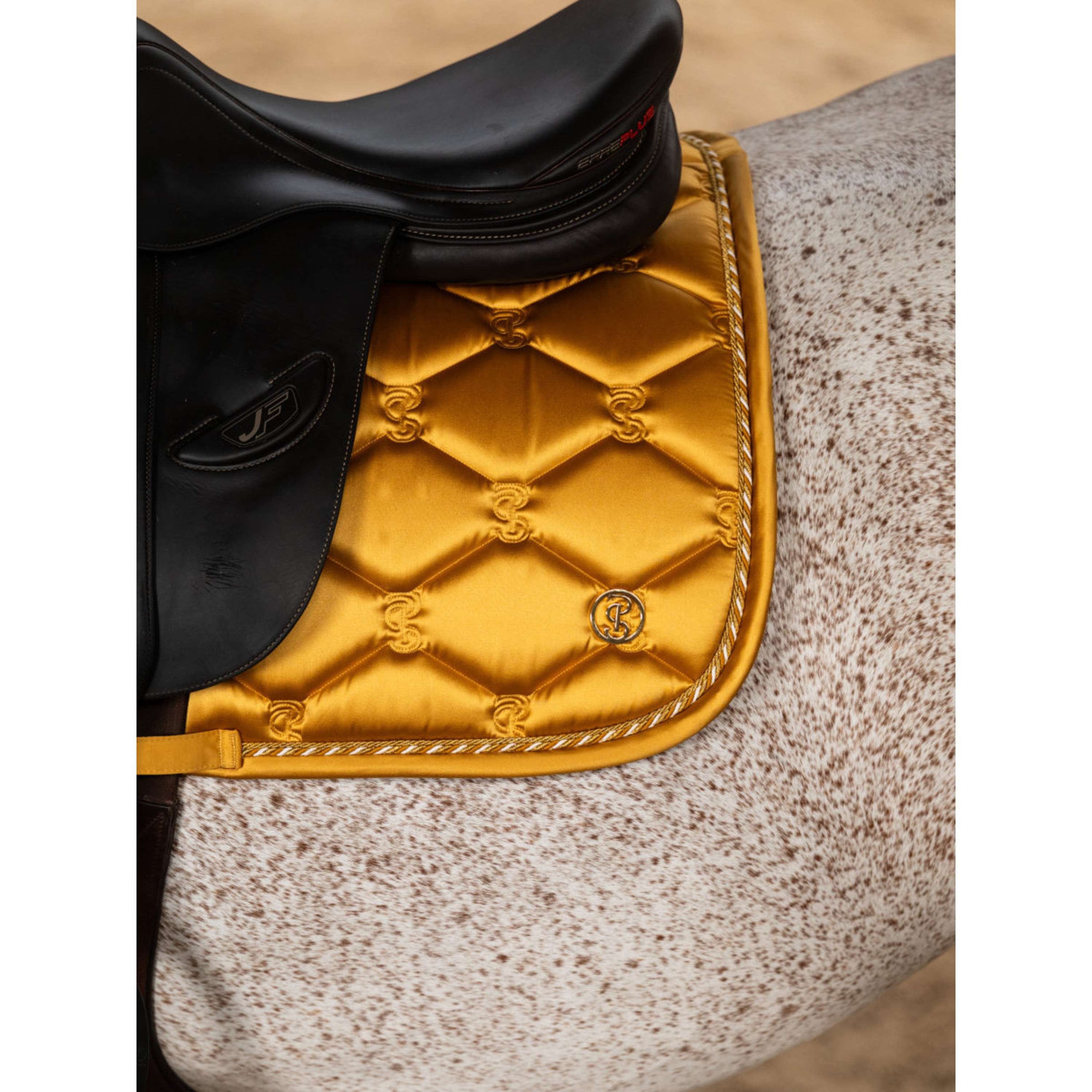 PS of Sweden Zadeldekje Signature Springen Old Gold